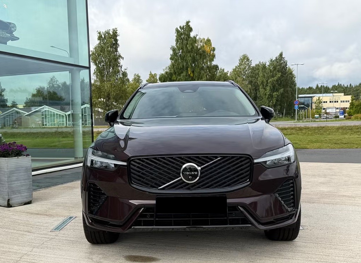 VOLVO XC60 T6 eAWD PluginHybrid Plus Dark Geartronic-image-1
