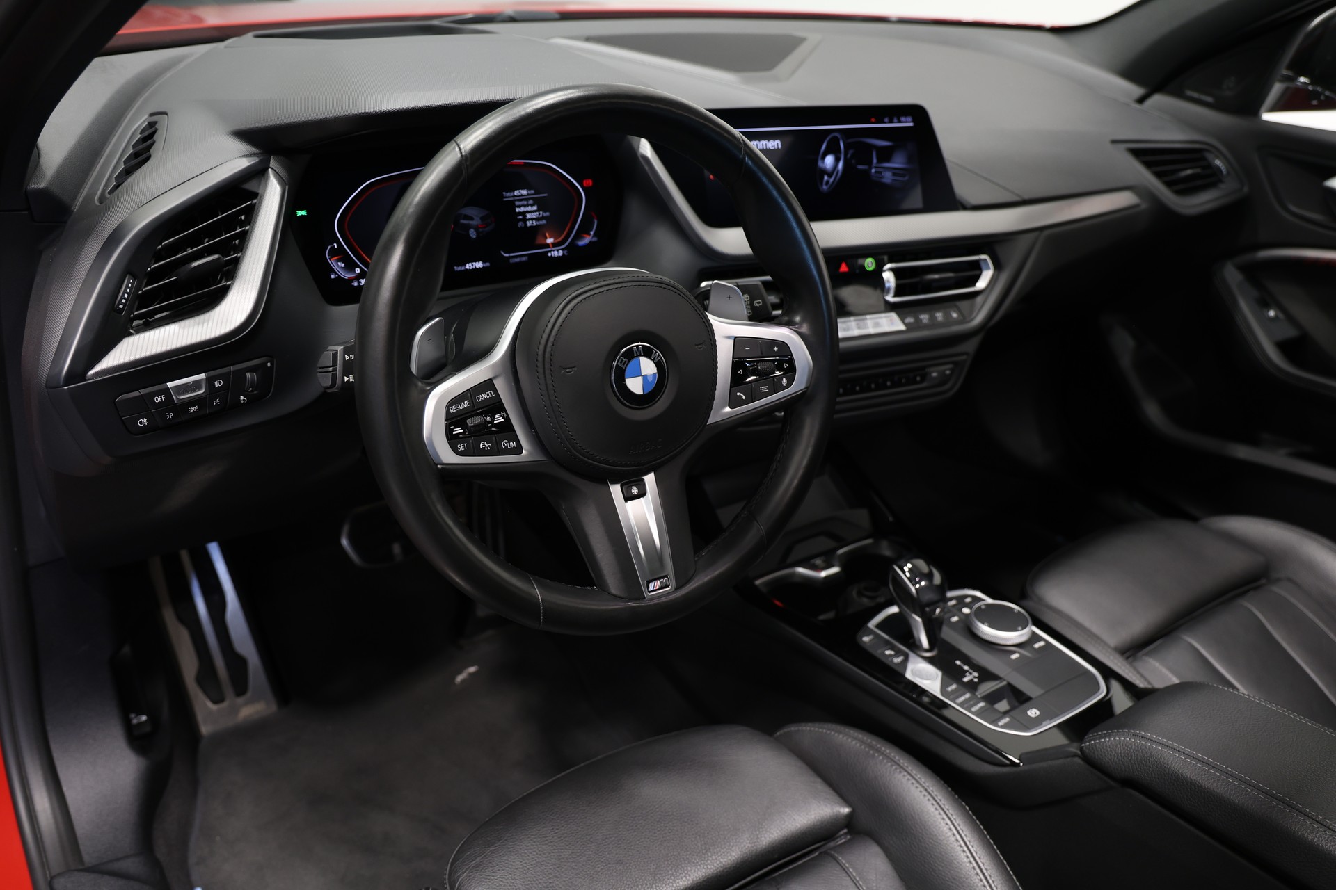 BMW M135i xDrive Steptronic *frisch ab Service*frisch ab MFK*-image-17