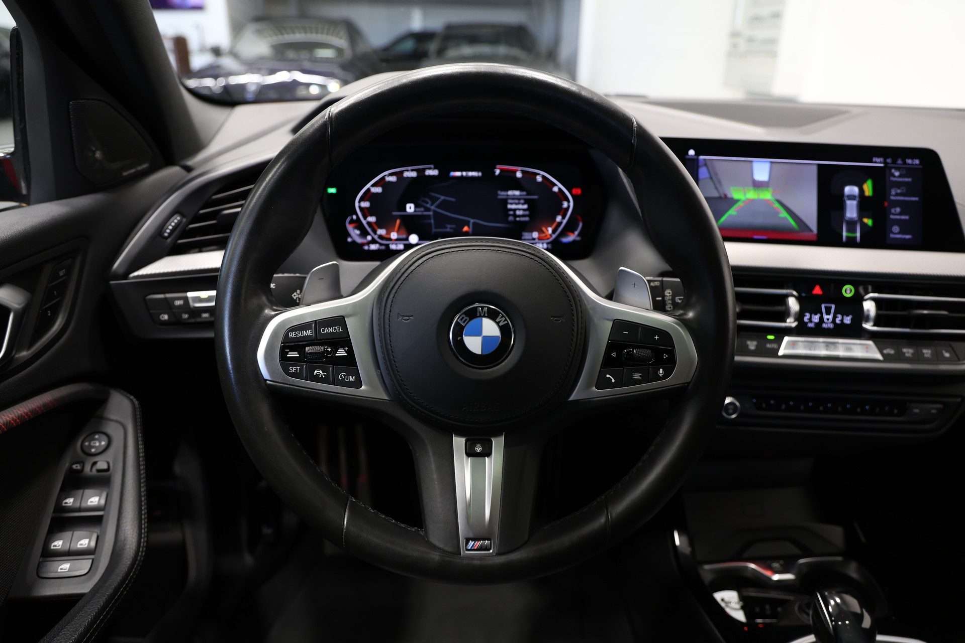 BMW M135i xDrive Steptronic *frisch ab Service*frisch ab MFK*-image-26