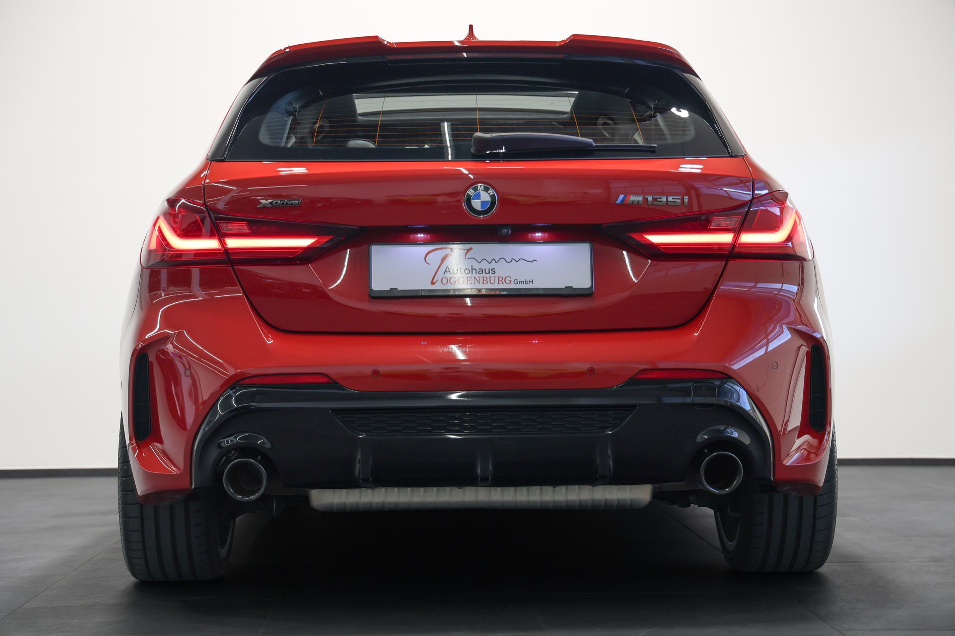 BMW M135i xDrive Steptronic *frisch ab Service*frisch ab MFK*-image-13