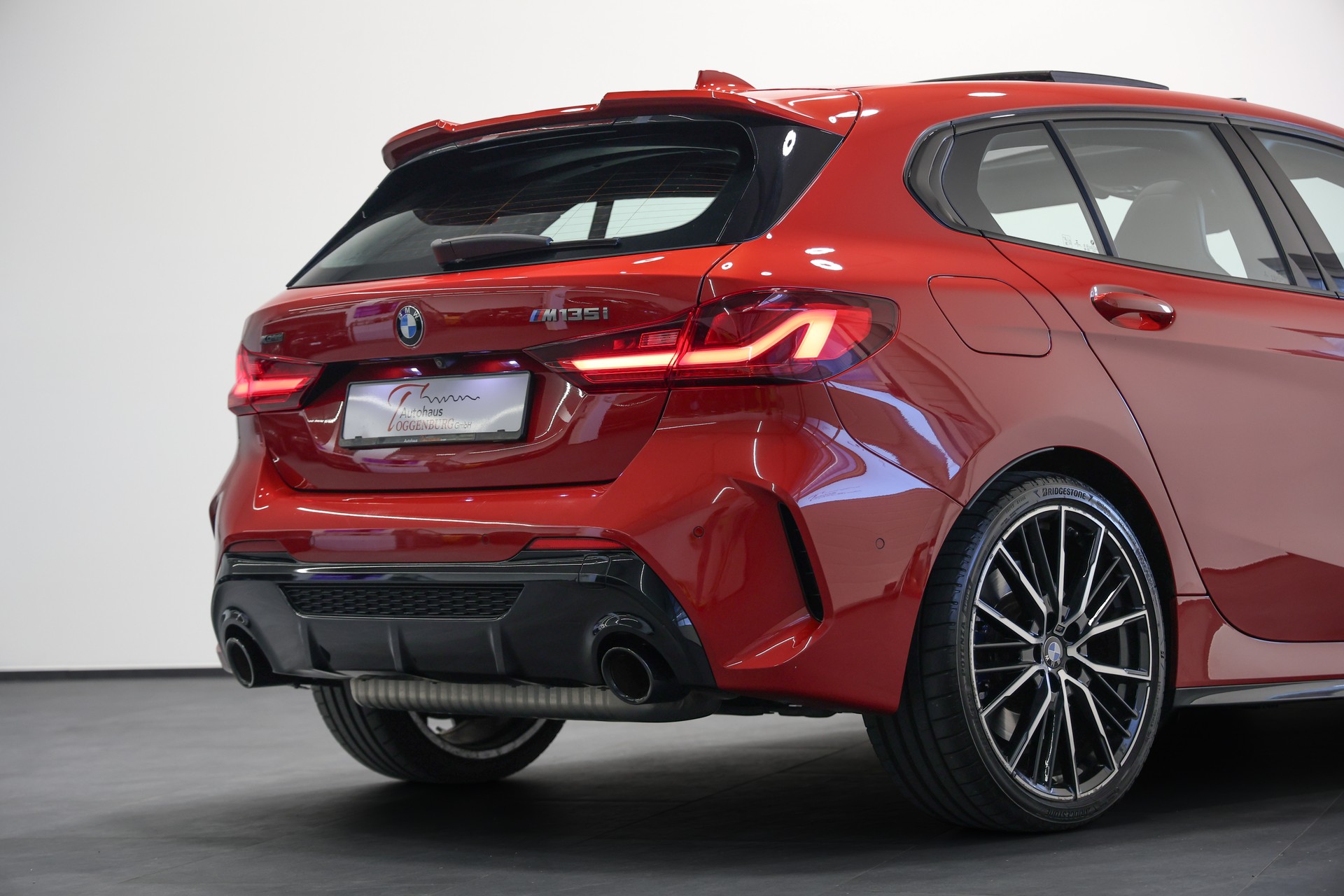BMW M135i xDrive Steptronic *frisch ab Service*frisch ab MFK*-image-16