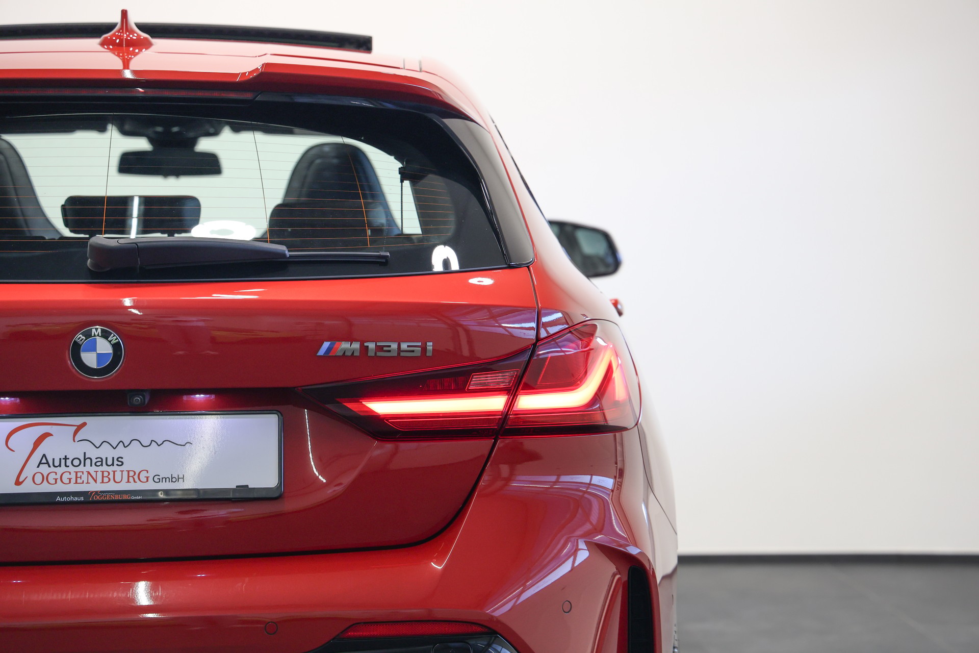 BMW M135i xDrive Steptronic *frisch ab Service*frisch ab MFK*-image-14