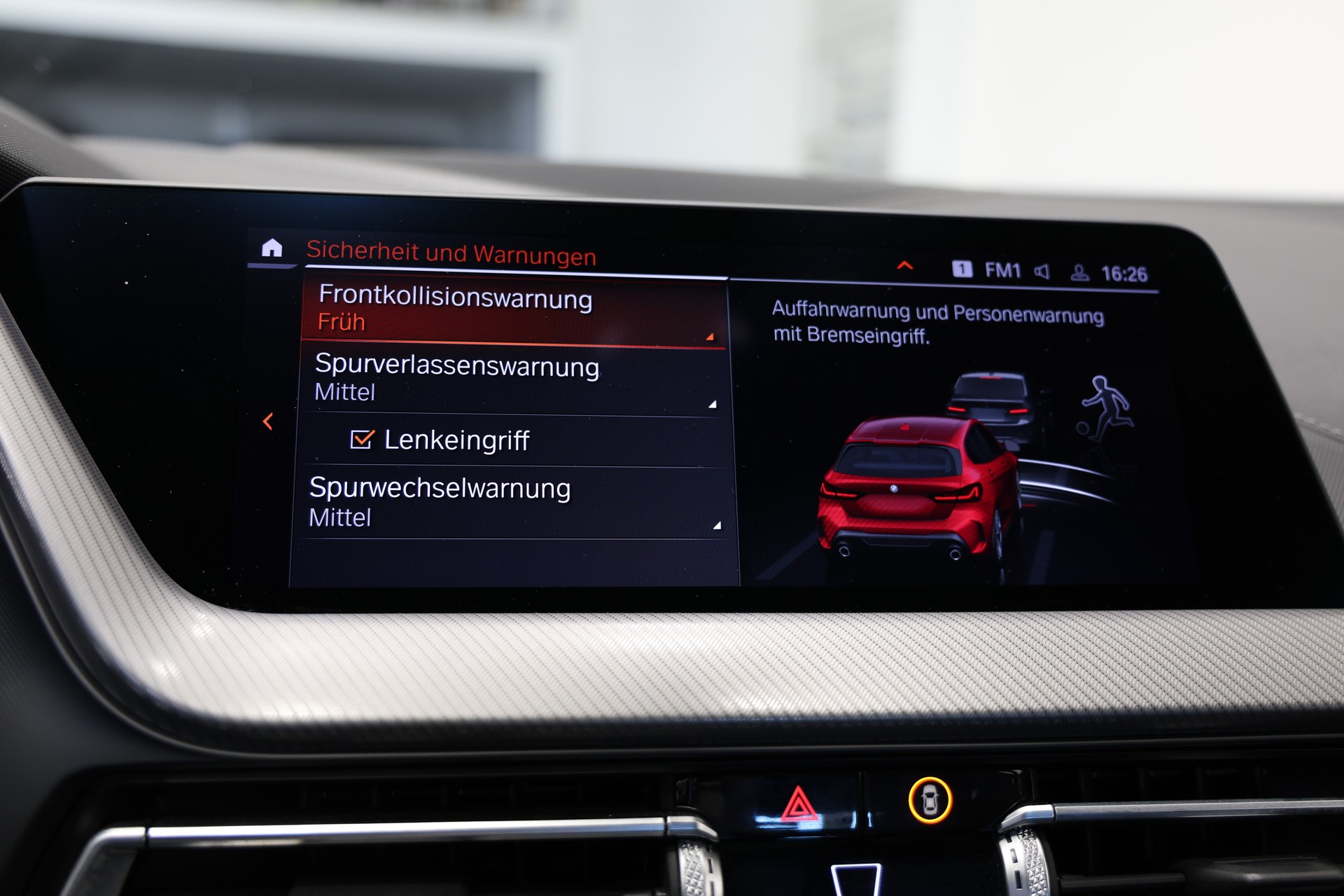 BMW M135i xDrive Steptronic *frisch ab Service*frisch ab MFK*-image-30