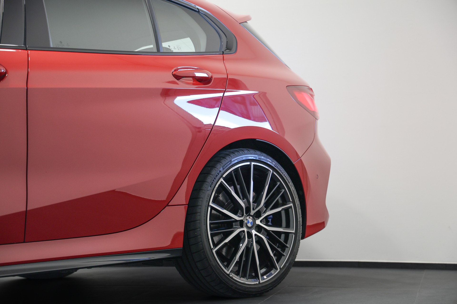 BMW M135i xDrive Steptronic *frisch ab Service*frisch ab MFK*-image-9
