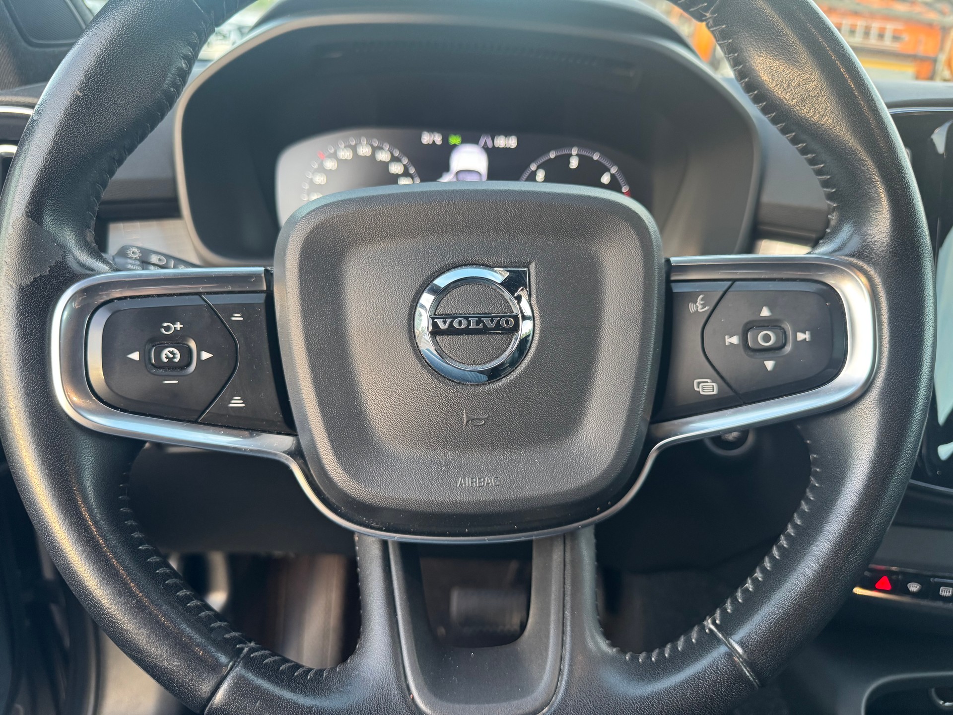 VOLVO XC40 D3 AWD Momentum Geartronic-image-15