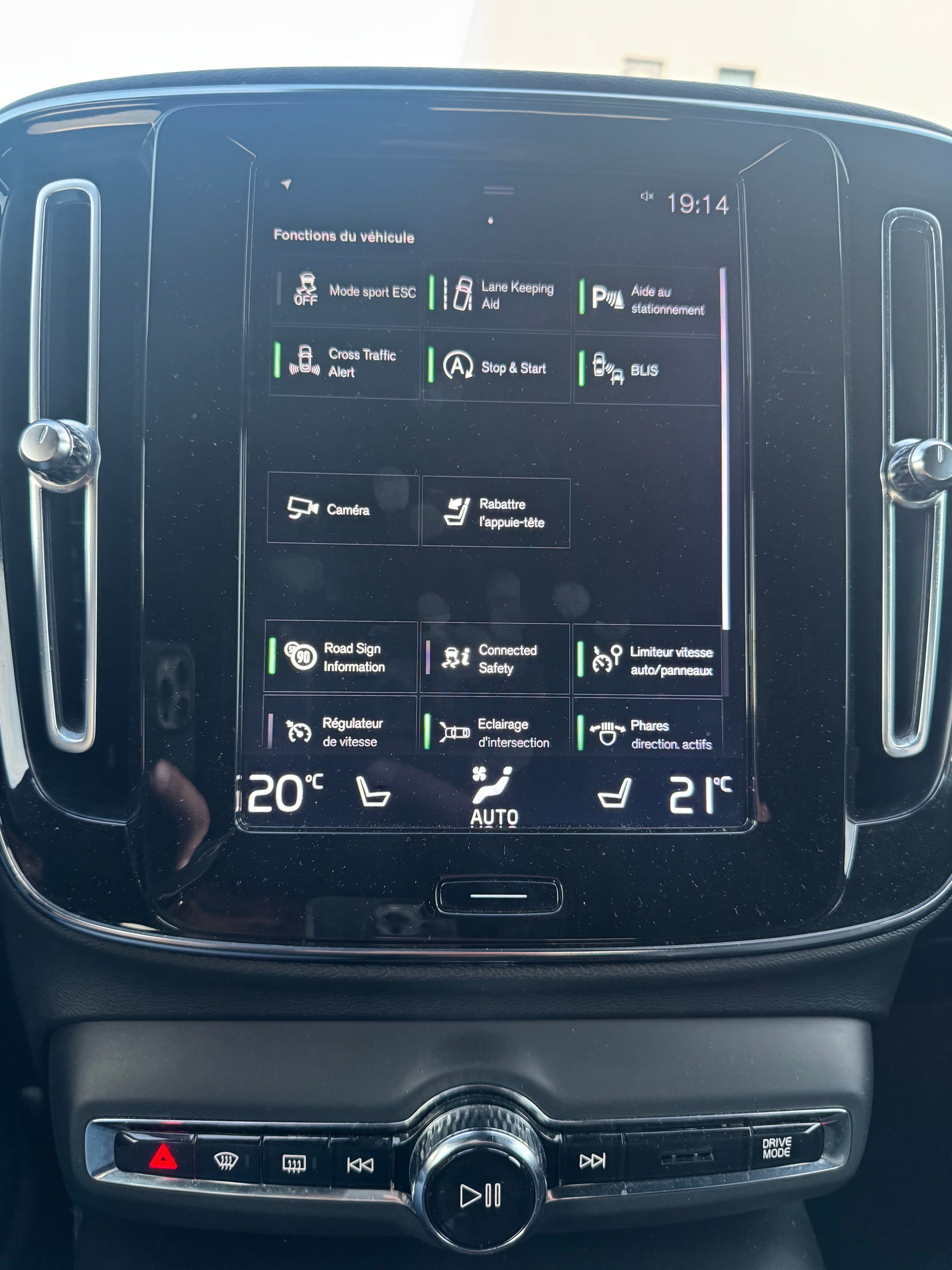 VOLVO XC40 D3 AWD Momentum Geartronic-image-6