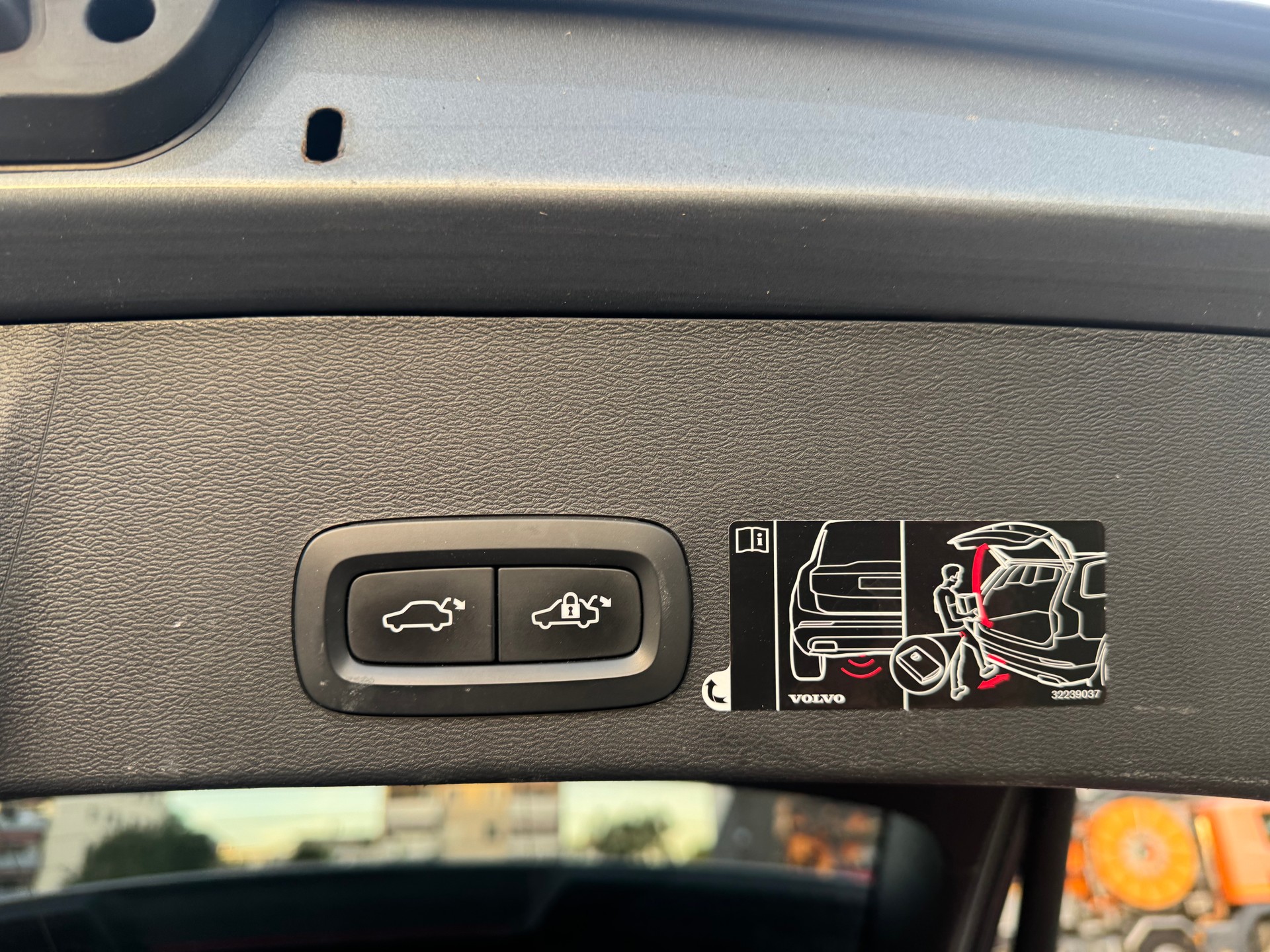 VOLVO XC40 D3 AWD Momentum Geartronic-image-13