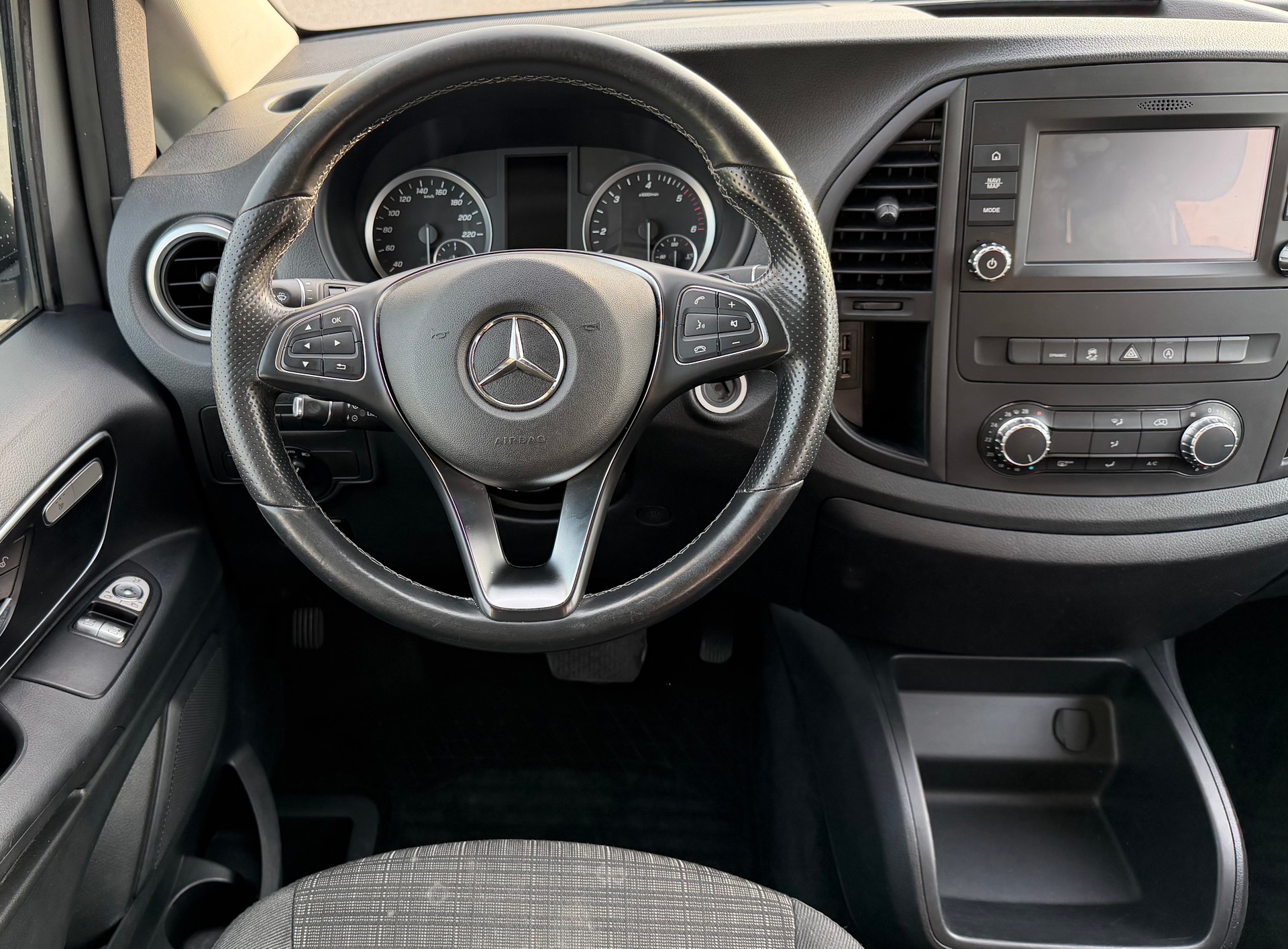 MERCEDES-BENZ Vito 116 CDI Lang Select Tourer 4Matic 9G-Tronic-image-13