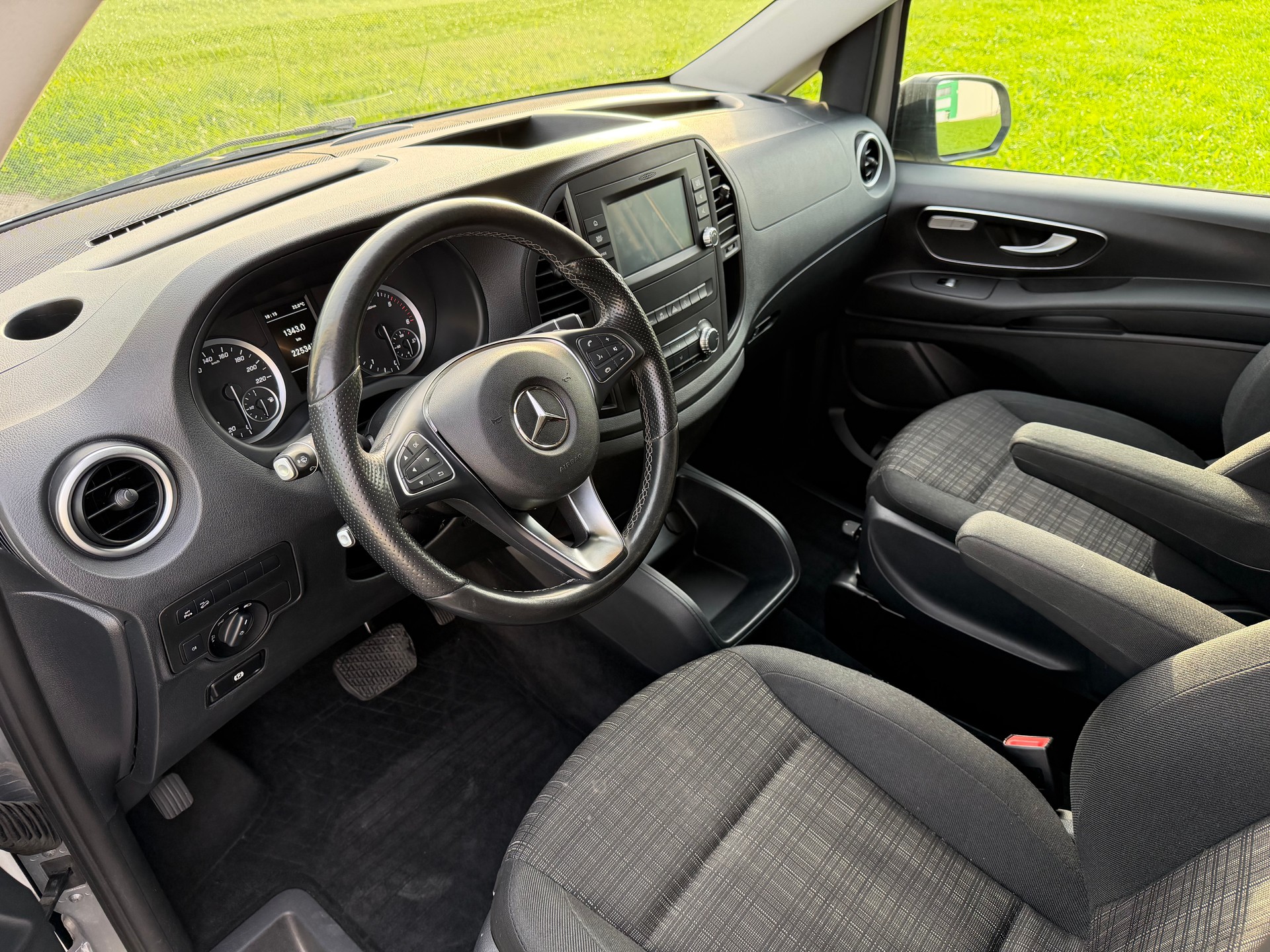 MERCEDES-BENZ Vito 116 CDI Lang Select Tourer 4Matic 9G-Tronic-image-8