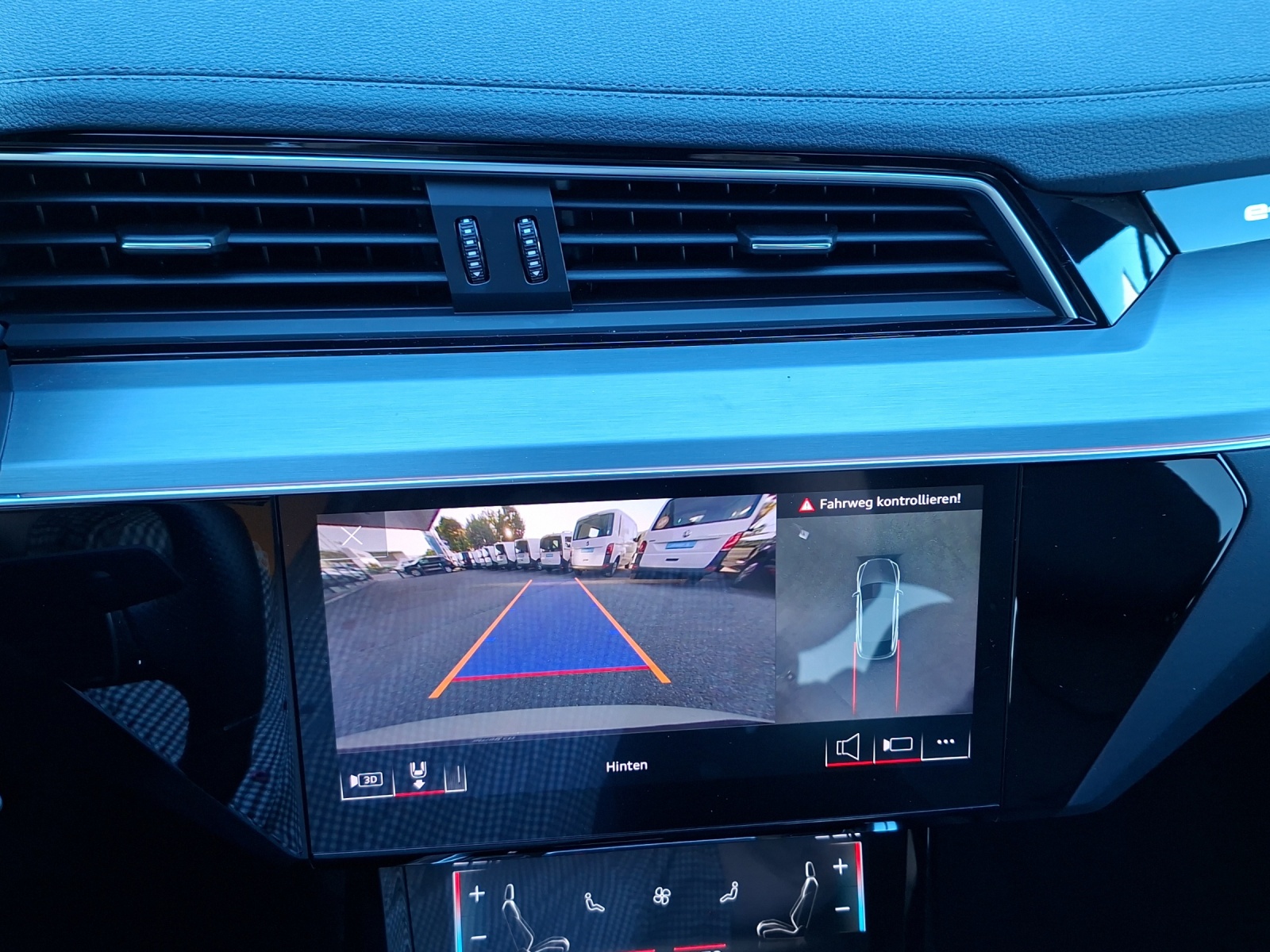 AUDI e-tron 55 Sportback S Line Black Edition quattro-image-16
