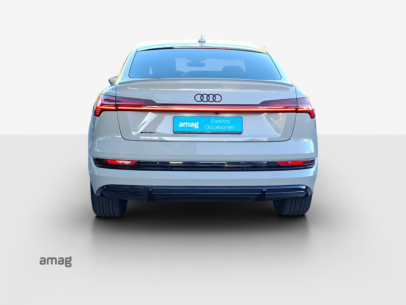 AUDI e-tron 55 Sportback S Line Black Edition quattro-image-4