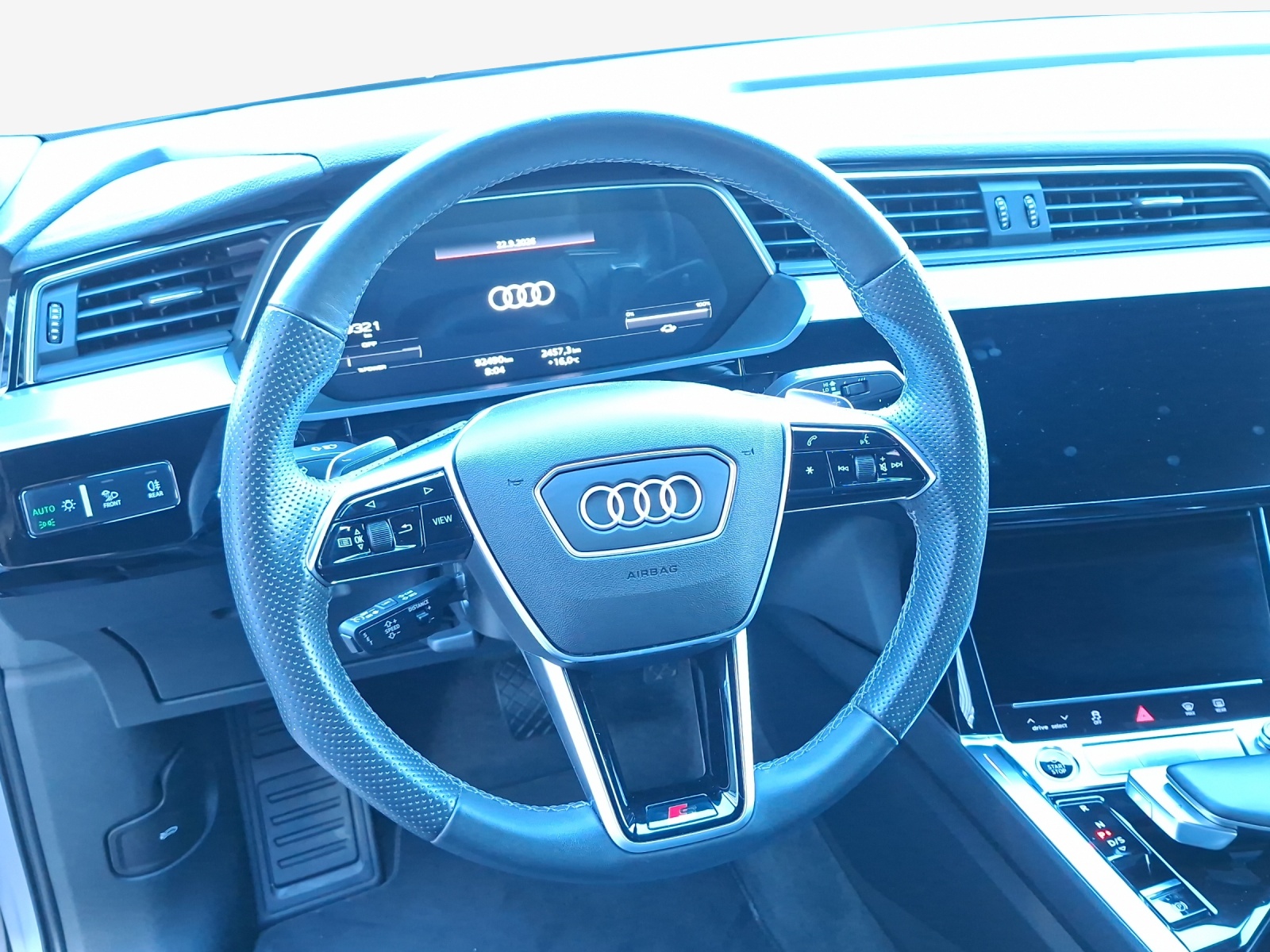 AUDI e-tron 55 Sportback S Line Black Edition quattro-image-10