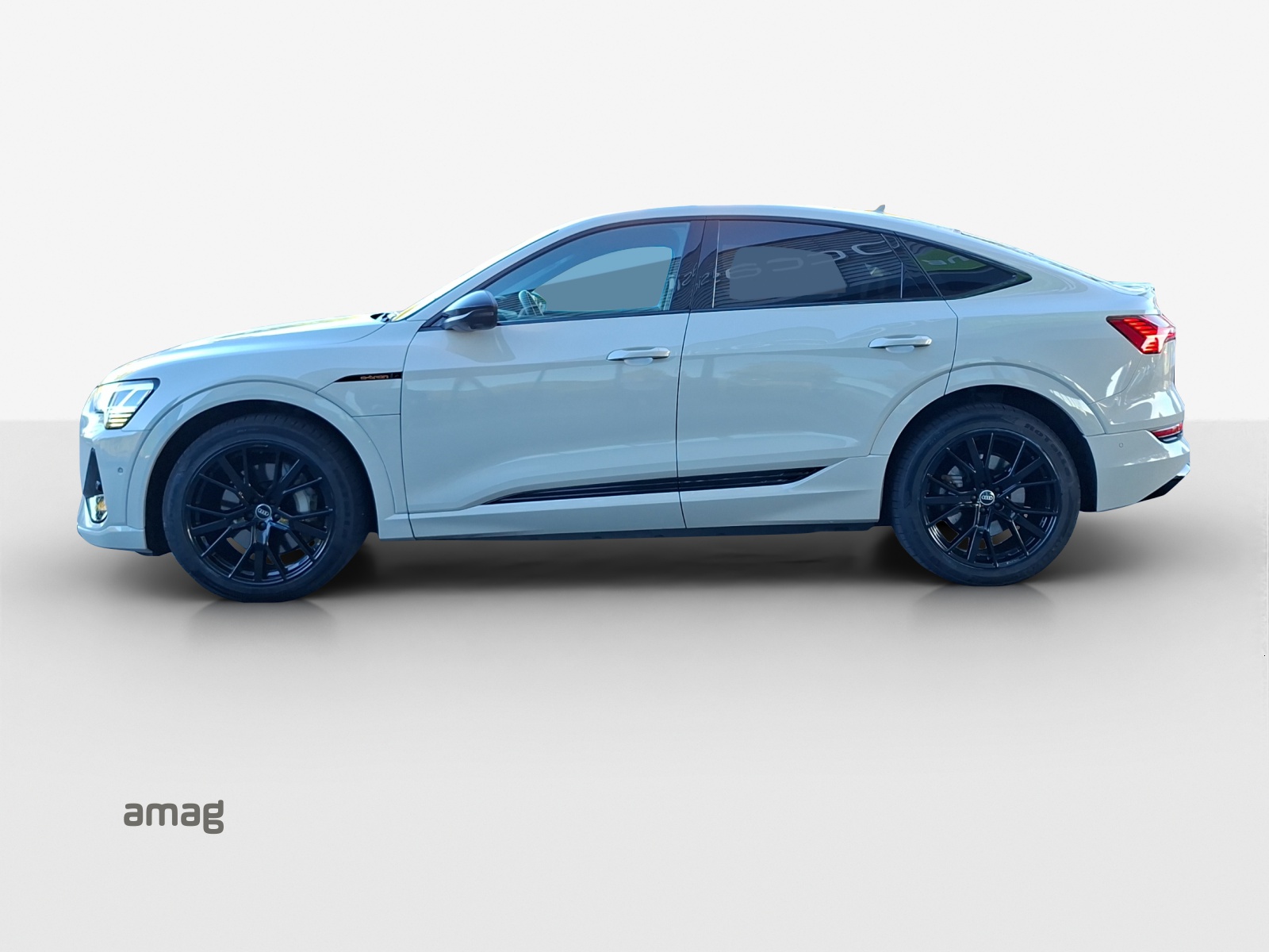 AUDI e-tron 55 Sportback S Line Black Edition quattro-image-1
