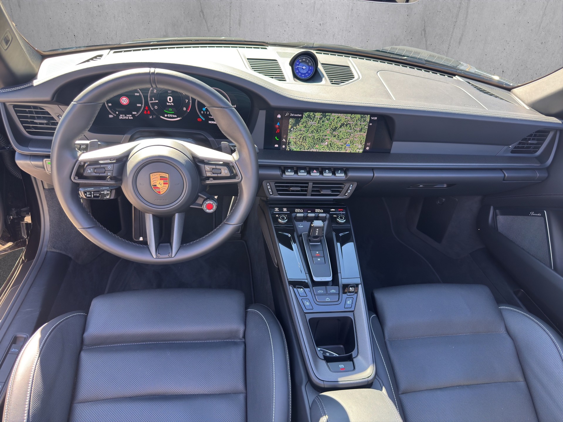 PORSCHE 911 Carrera 4 Cabriolet GTS PDK-image-12