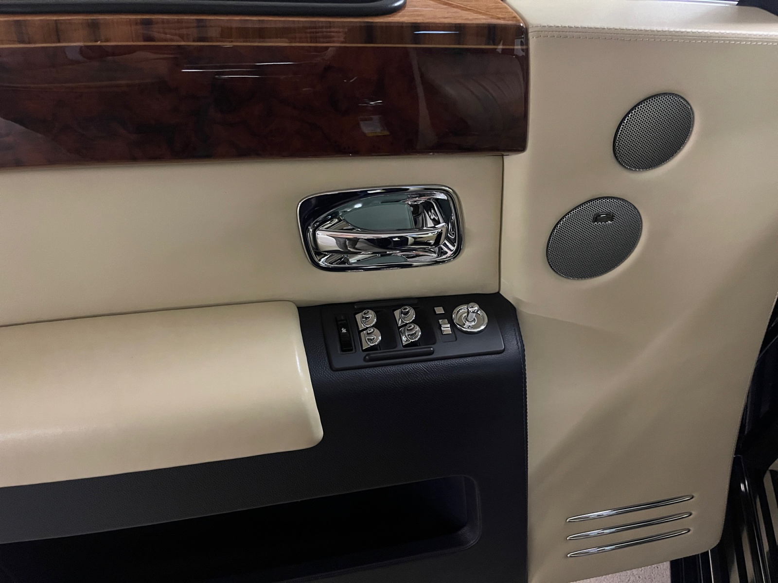 ROLLS-ROYCE Phantom 6.7 V12-image-6