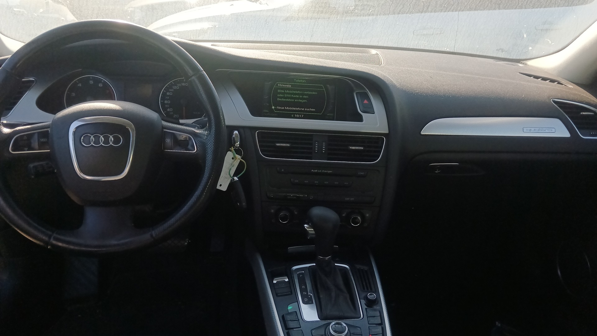 AUDI A4 Limousine 3.2 FSI quattro tiptronic-image-8