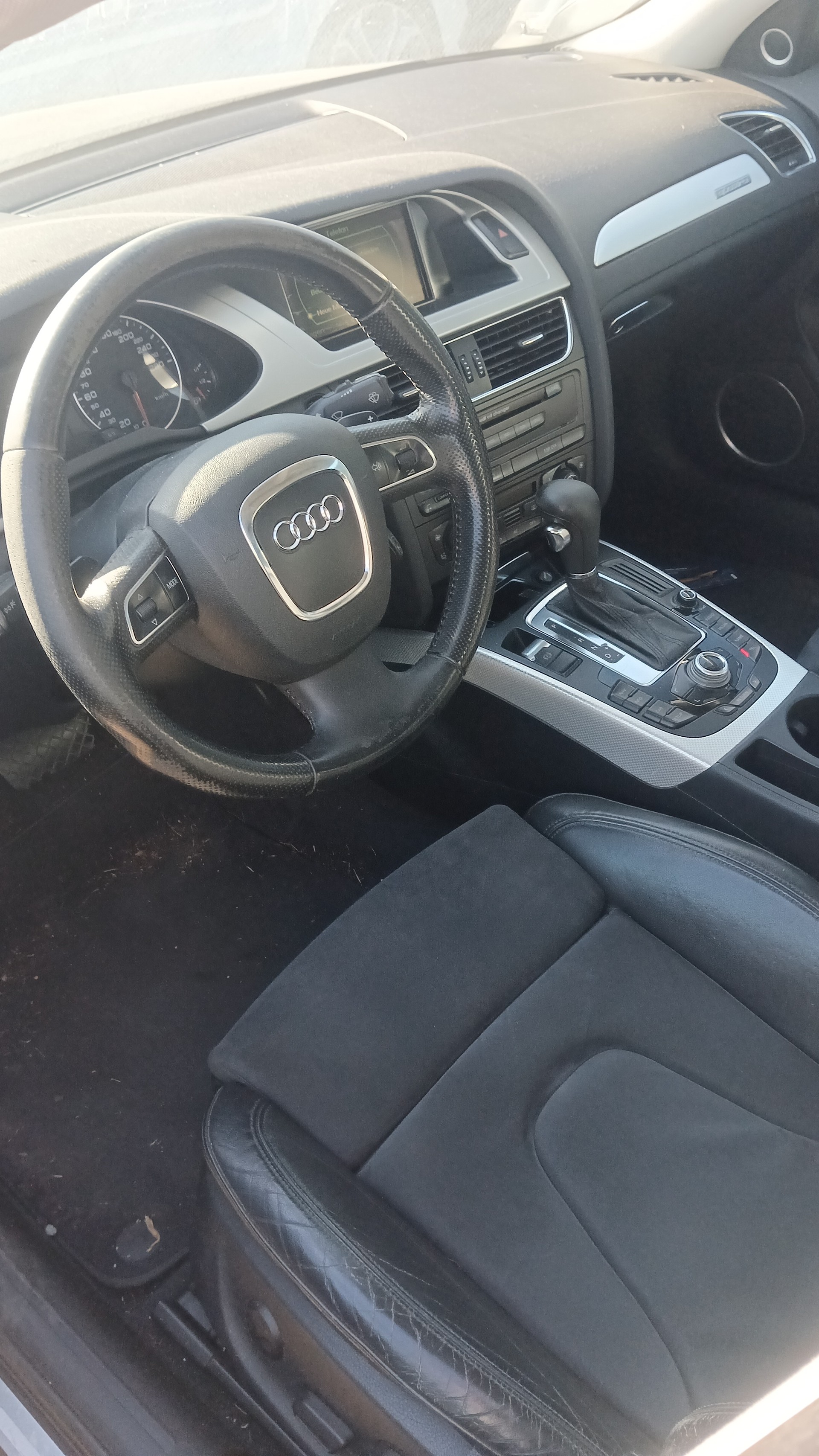 AUDI A4 Limousine 3.2 FSI quattro tiptronic-image-4