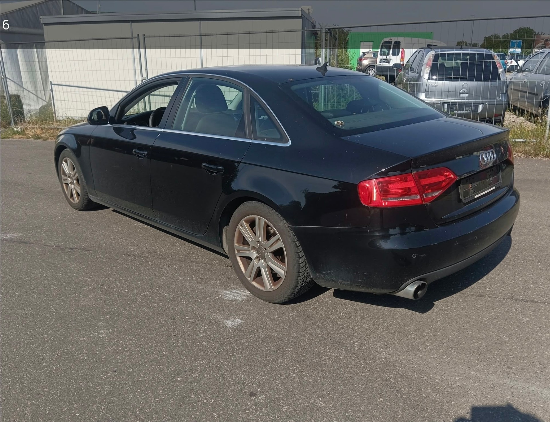 AUDI A4 Limousine 3.2 FSI quattro tiptronic-image-2