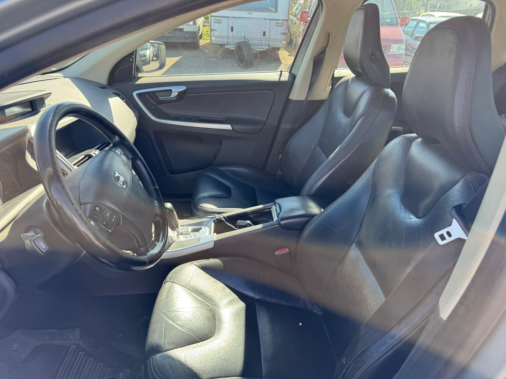 VOLVO XC60 T6 AWD Momentum Geartronic-image-10