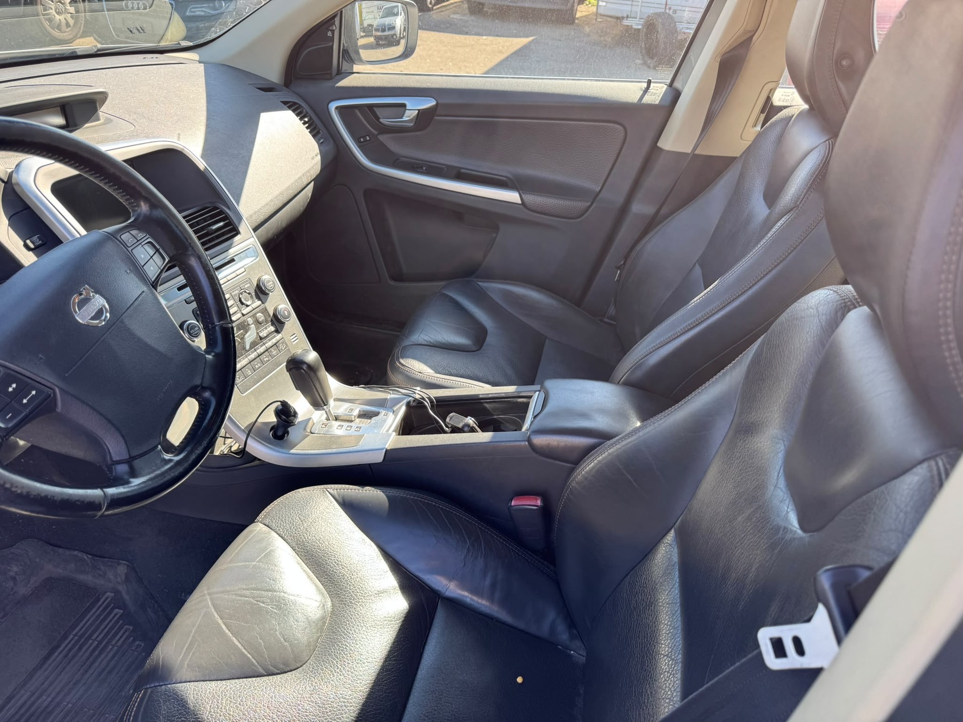 VOLVO XC60 T6 AWD Momentum Geartronic-image-5
