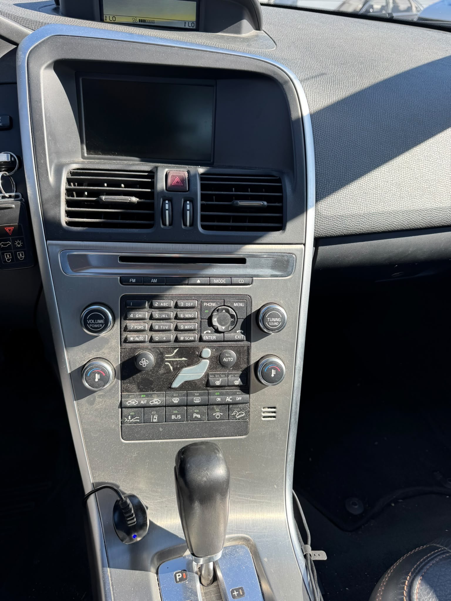 VOLVO XC60 T6 AWD Momentum Geartronic-image-14