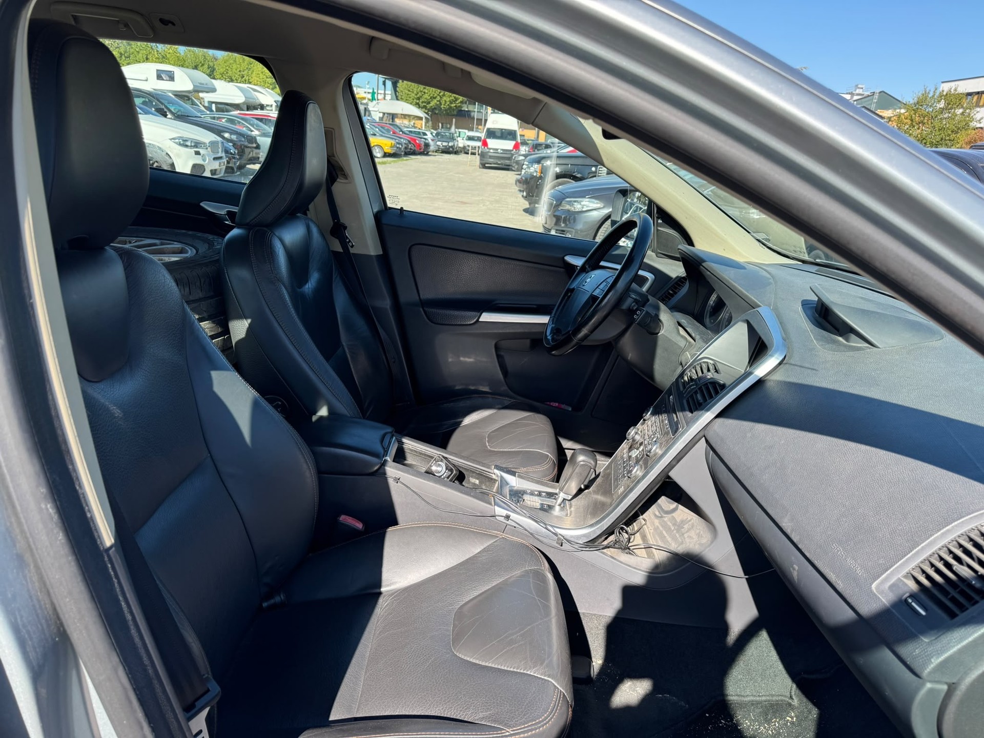 VOLVO XC60 T6 AWD Momentum Geartronic-image-9