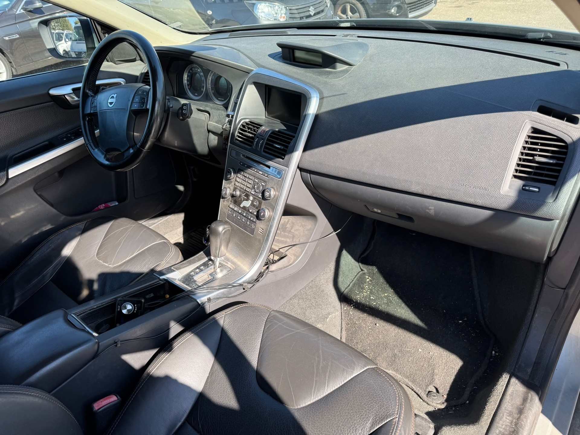 VOLVO XC60 T6 AWD Momentum Geartronic-image-2