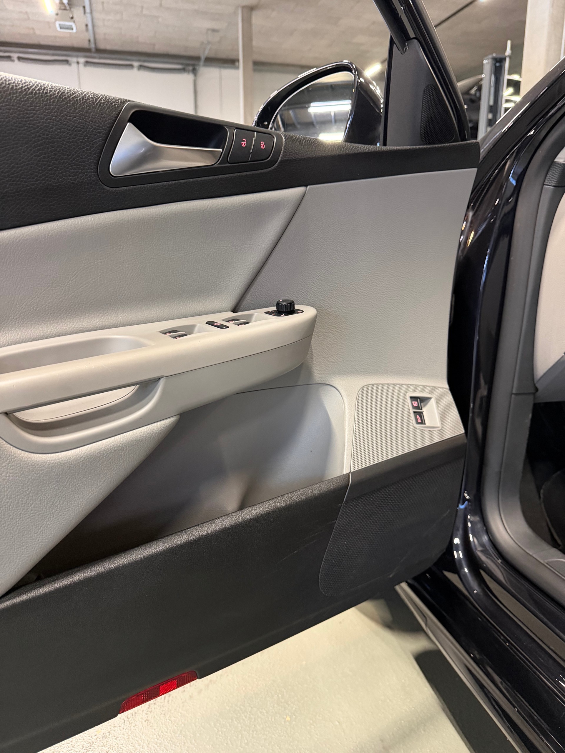 VW Passat Variant 2.0 TDI R-Line 4Motion-image-9