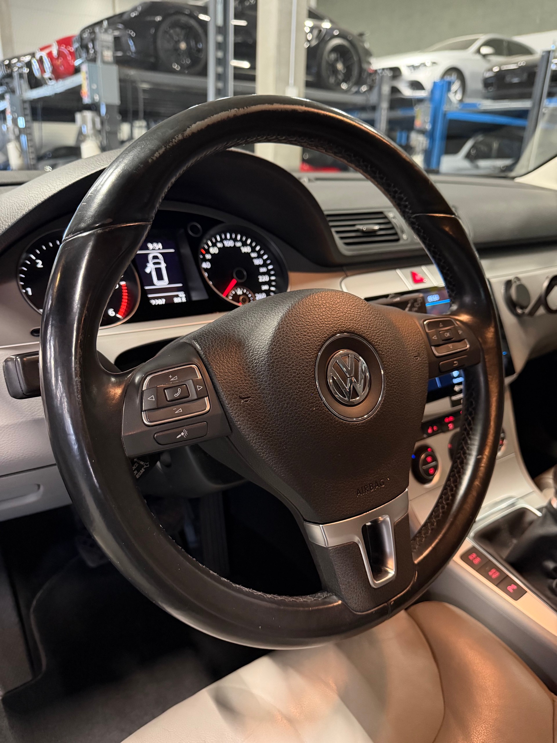 VW Passat Variant 2.0 TDI R-Line 4Motion-image-6