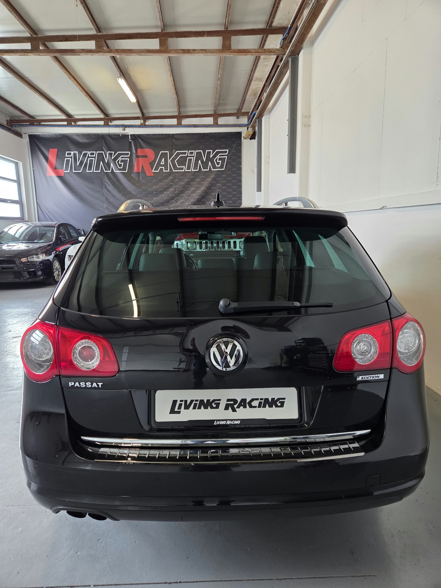 VW Passat Variant 2.0 TDI R-Line 4Motion *Stock Valais*-image-3