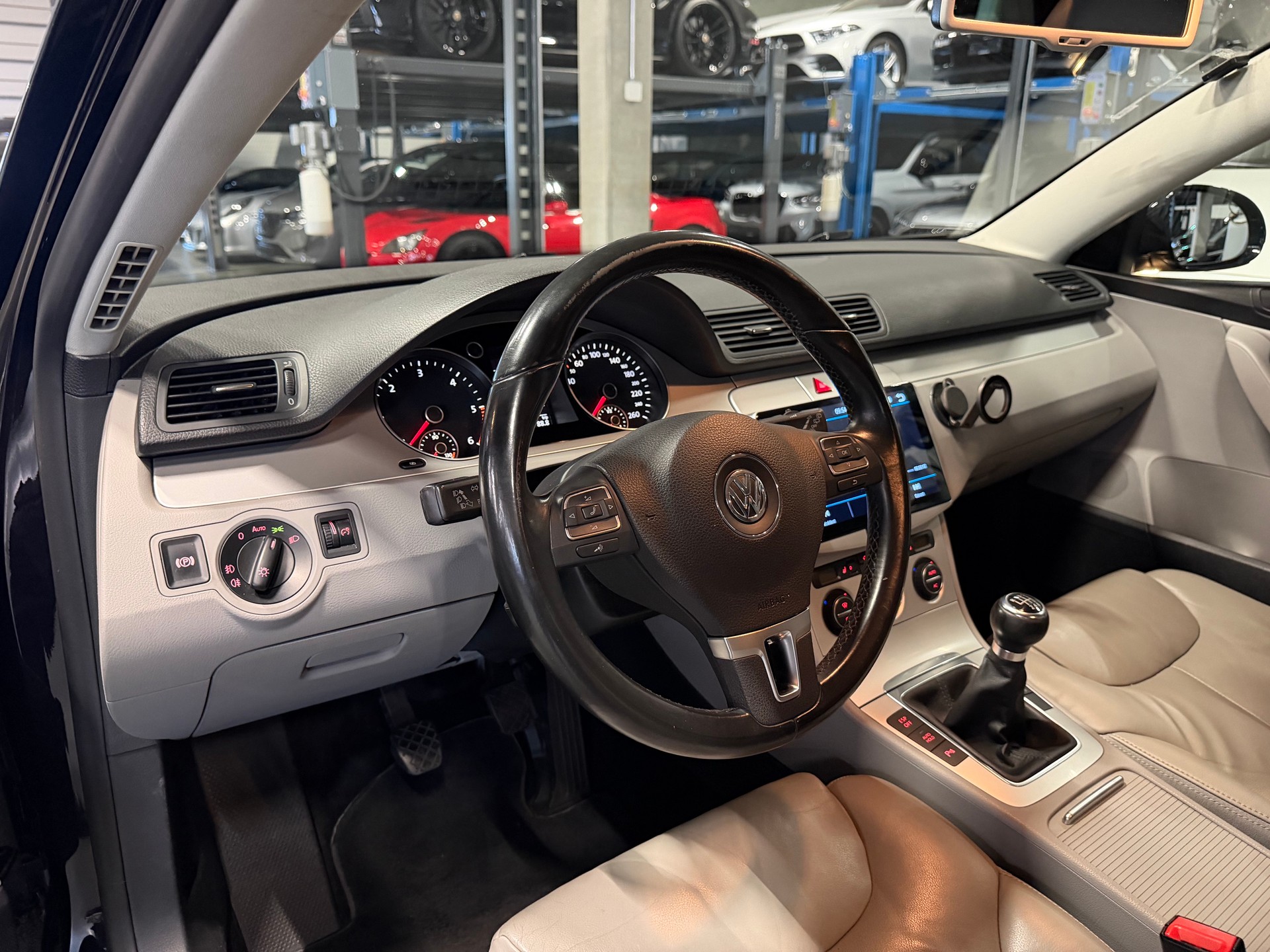 VW Passat Variant 2.0 TDI R-Line 4Motion-image-5