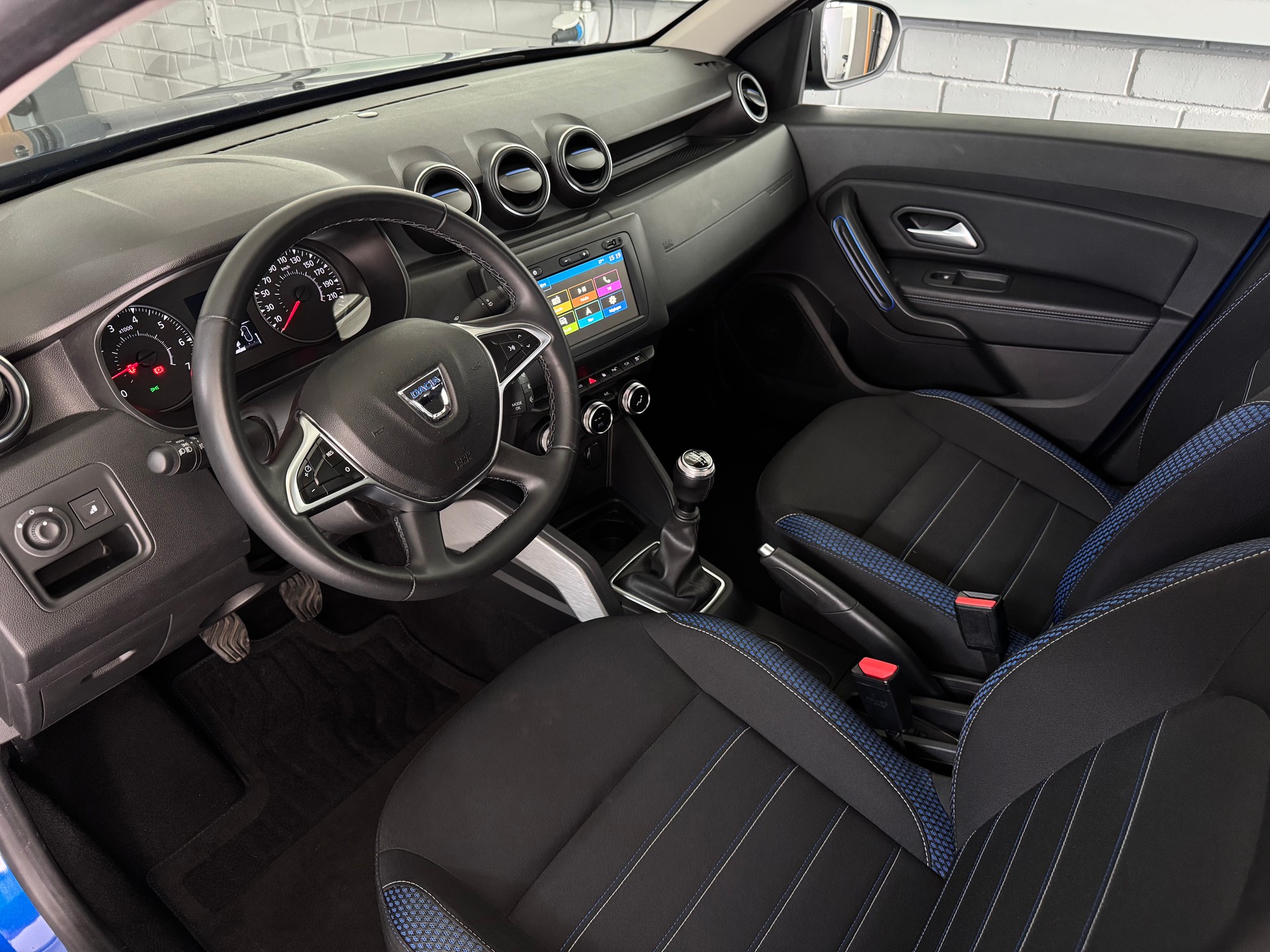 DACIA Duster TCe 150 Celebration 4x4-image-4