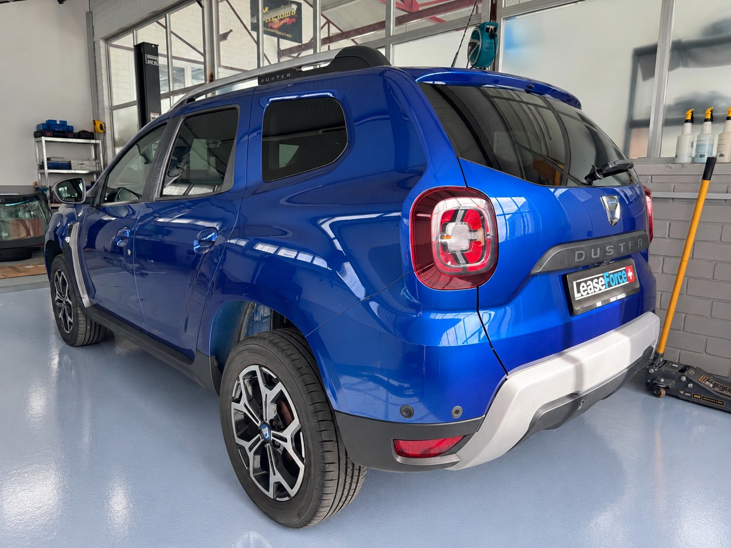 DACIA Duster TCe 150 Celebration 4x4-image-2