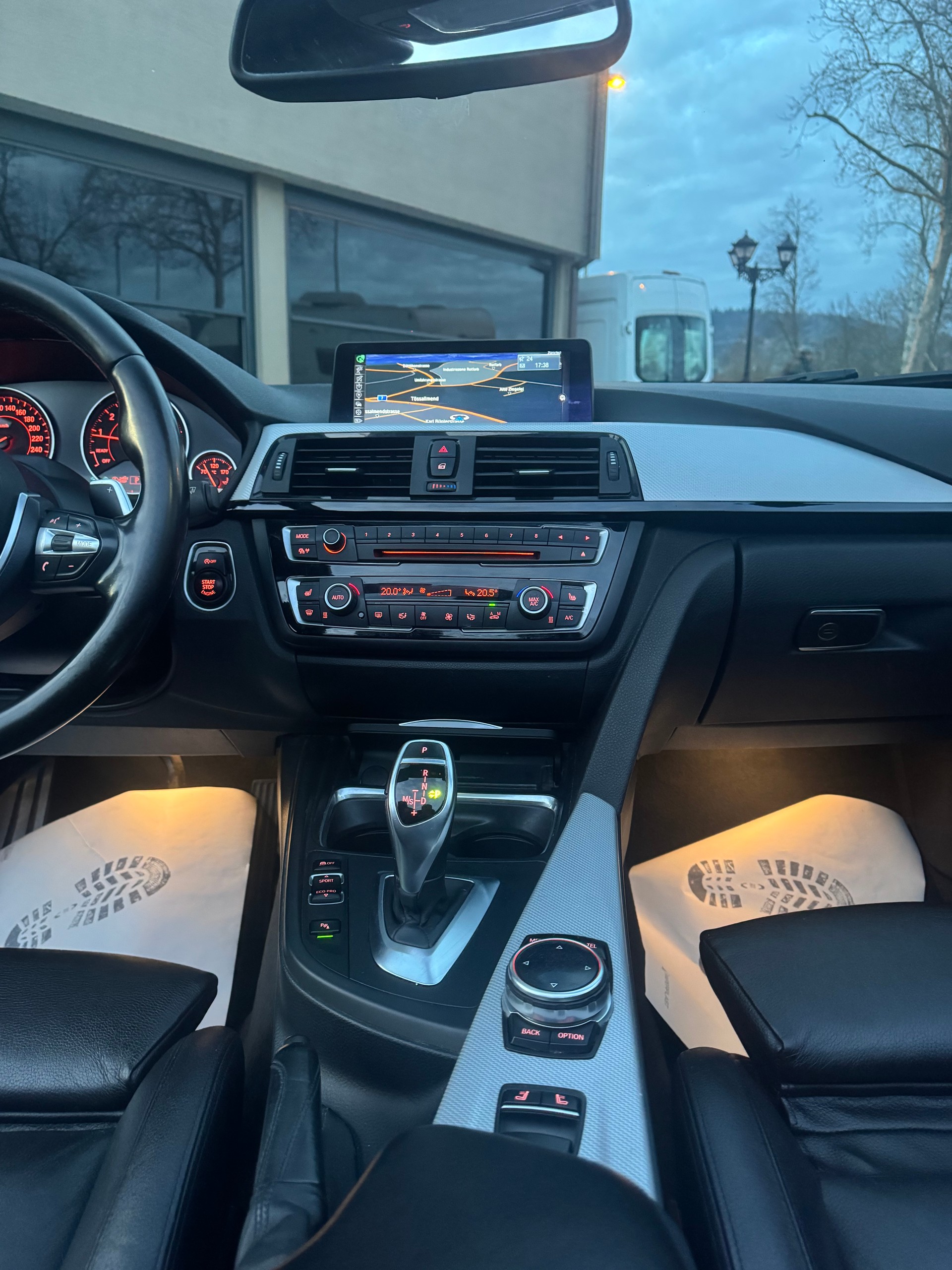 BMW 428i Cabriolet xDrive M-SPORT Steptronic-image-12