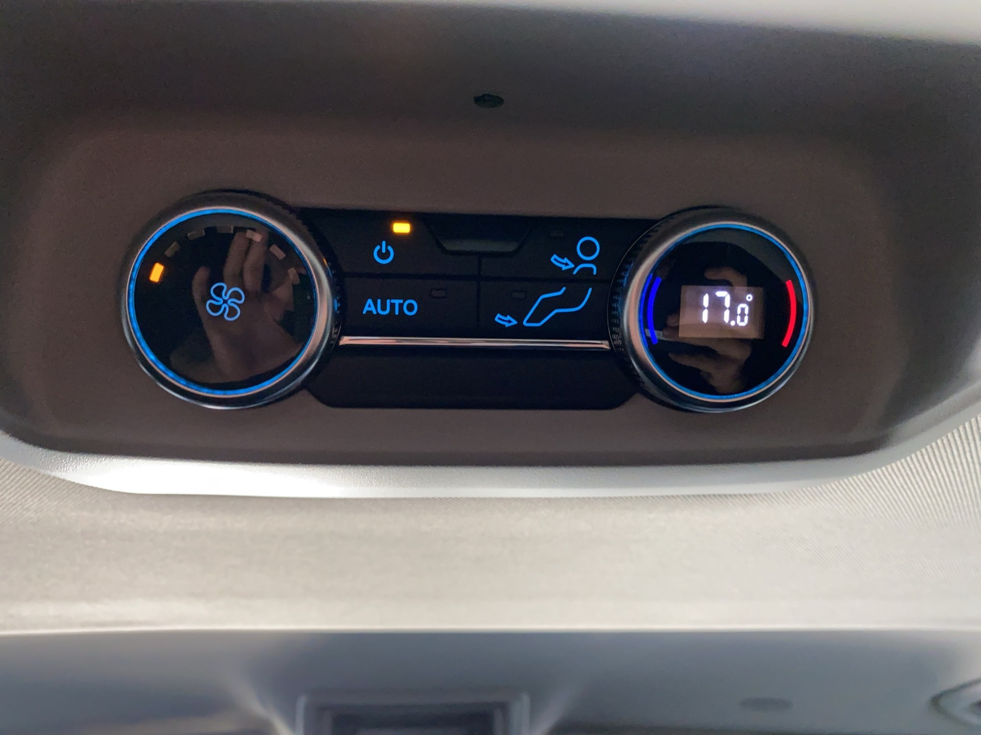 FORD Tourneo Bus 340 L1H1 PHEV TitaniumX-image-13