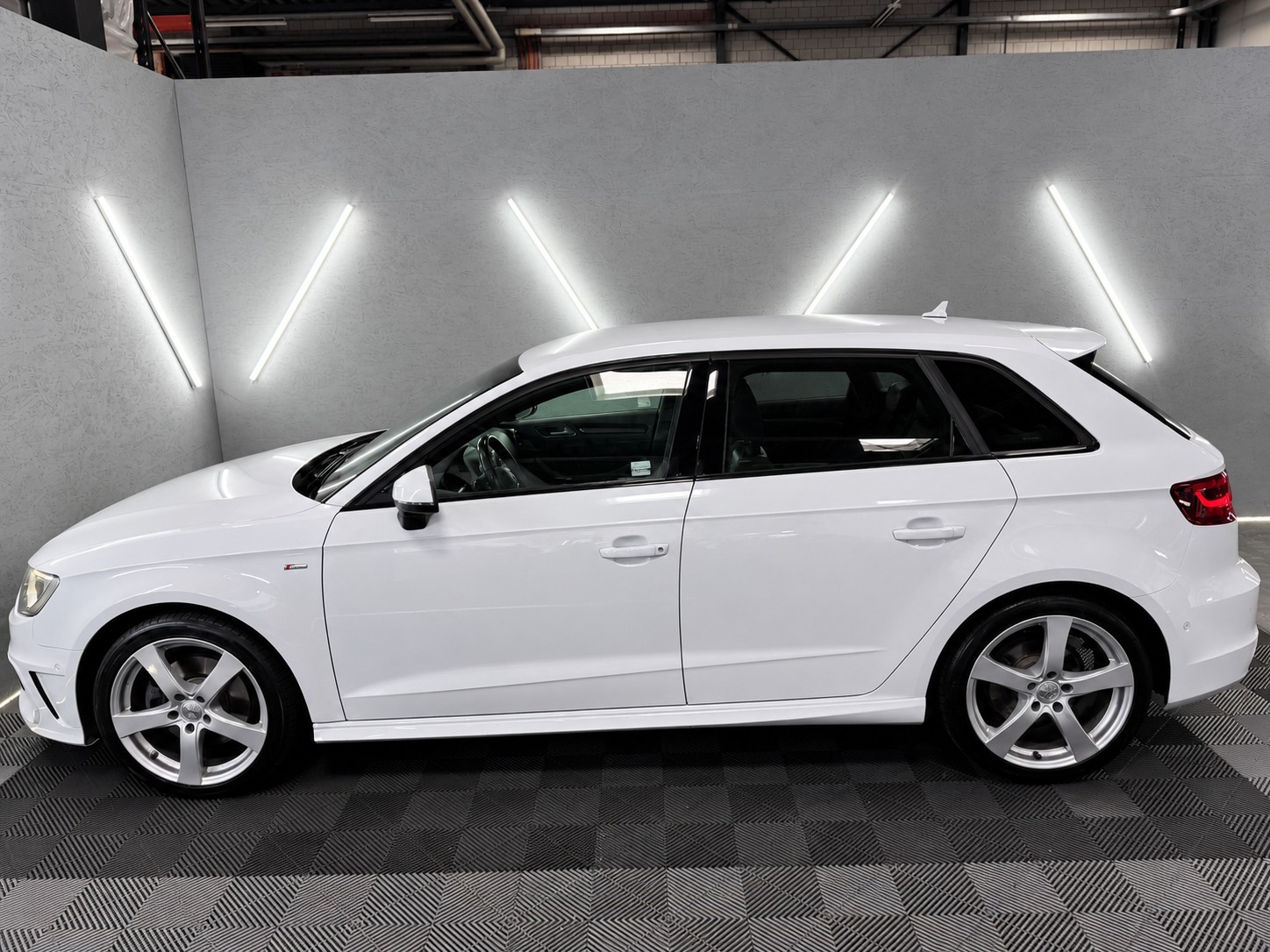 AUDI A3 Sportback 2.0 TDI Attraction quattro S-tronic-image-3