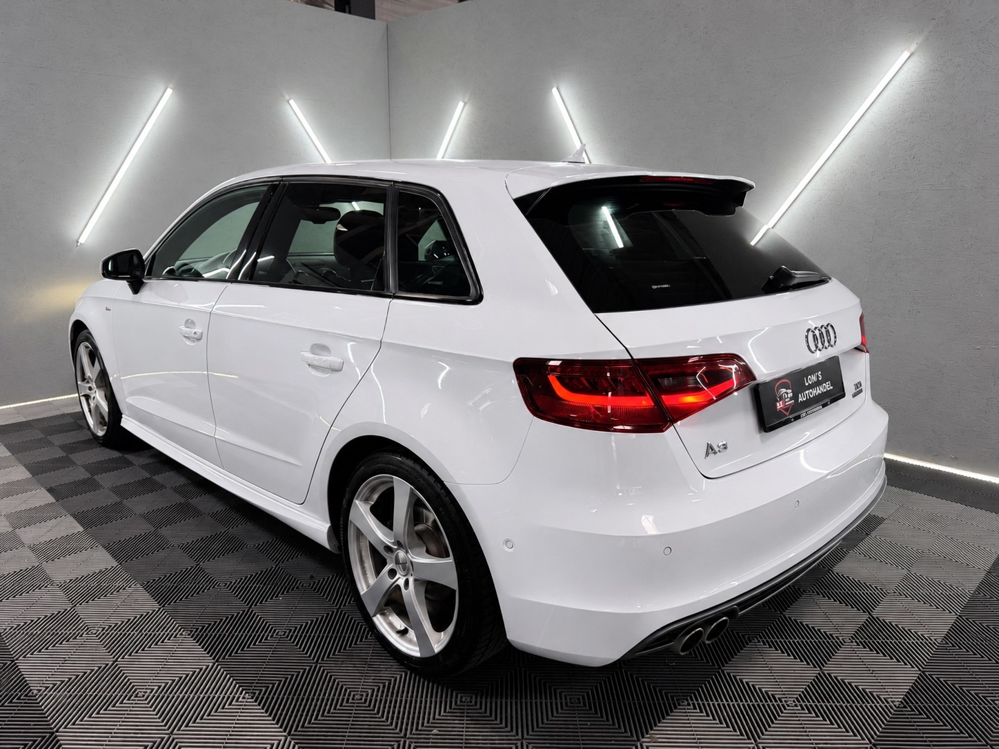 AUDI A3 Sportback 2.0 TDI Attraction quattro S-tronic-image-4