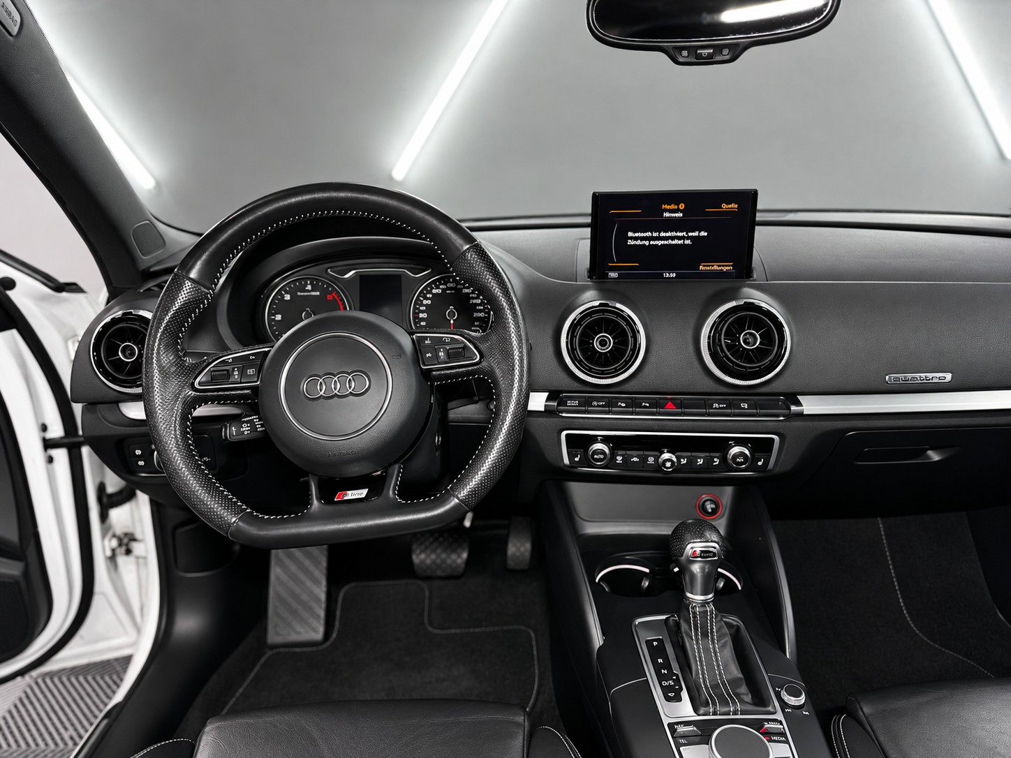 AUDI A3 Sportback 2.0 TDI Attraction quattro S-tronic-image-9
