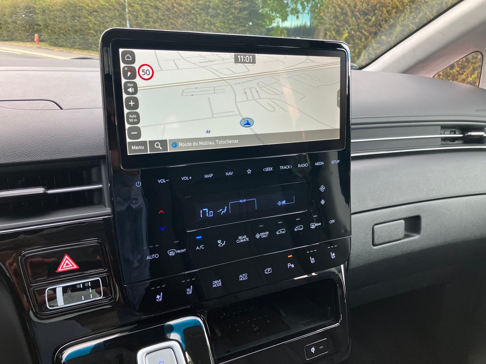 HYUNDAI Staria Premium 1.6 T-GDi HEV Vertex A-image-11
