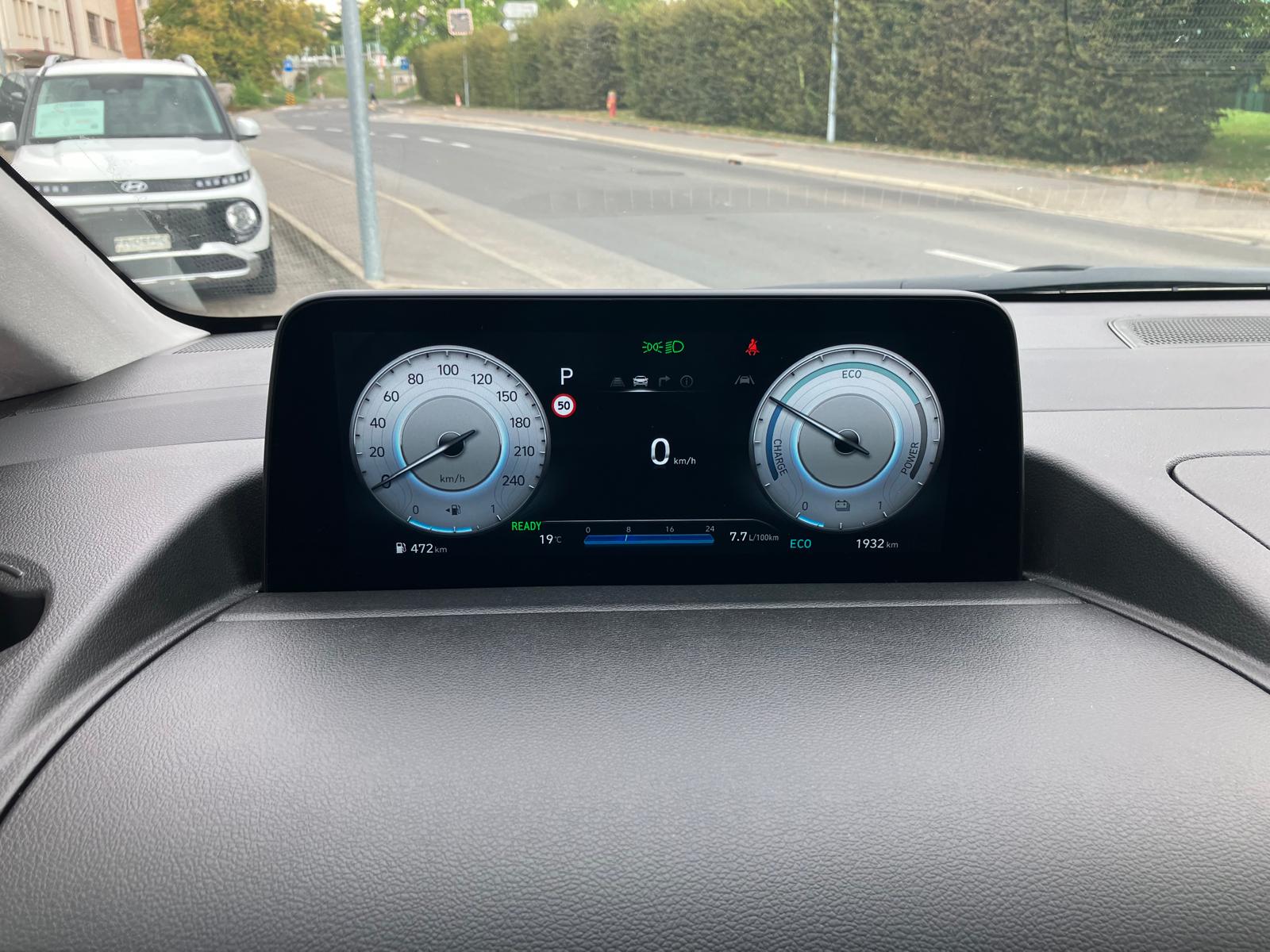 HYUNDAI Staria Premium 1.6 T-GDi HEV Vertex A-image-10