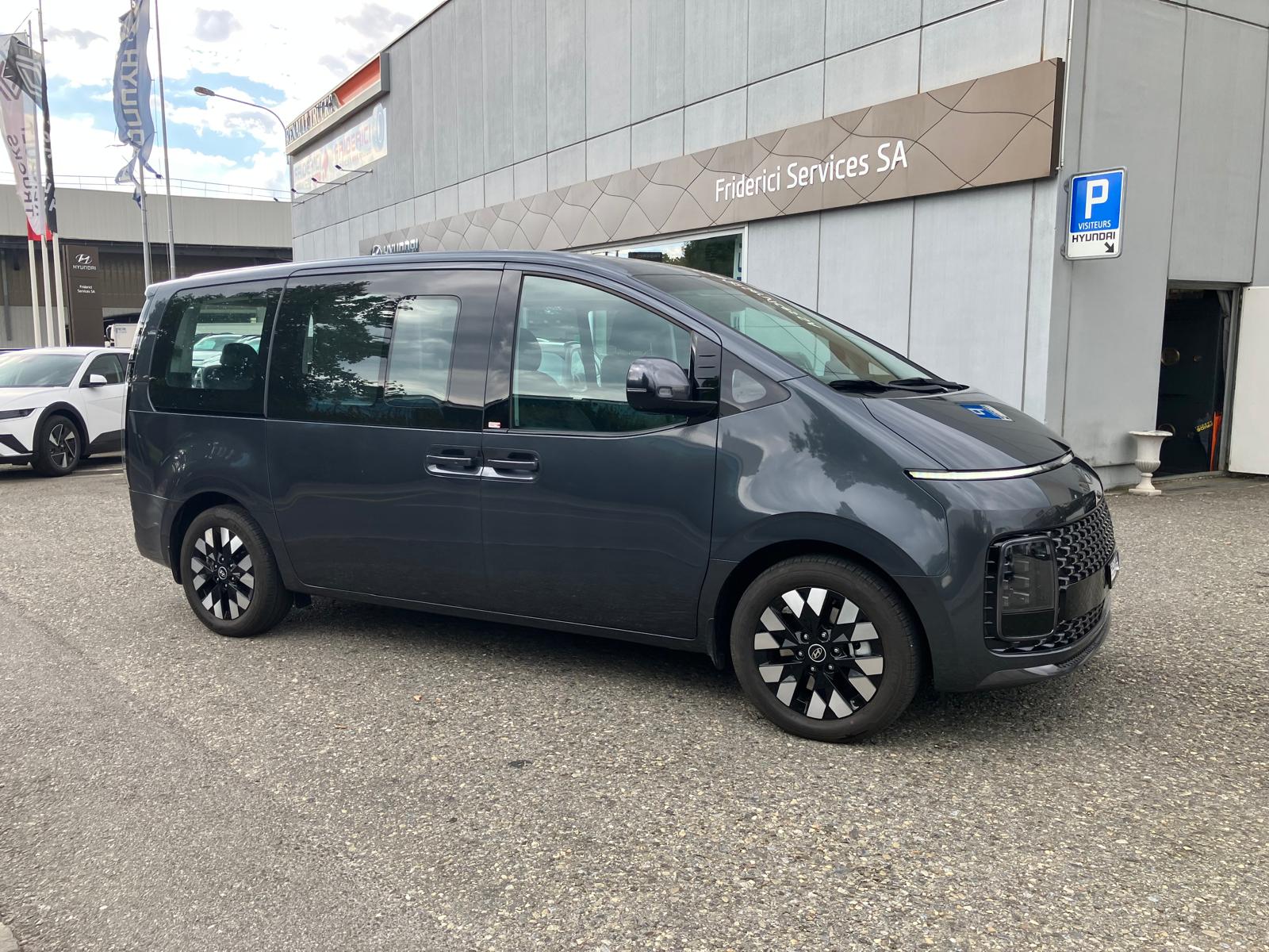 HYUNDAI Staria Premium 1.6 T-GDi HEV Vertex A-image-5