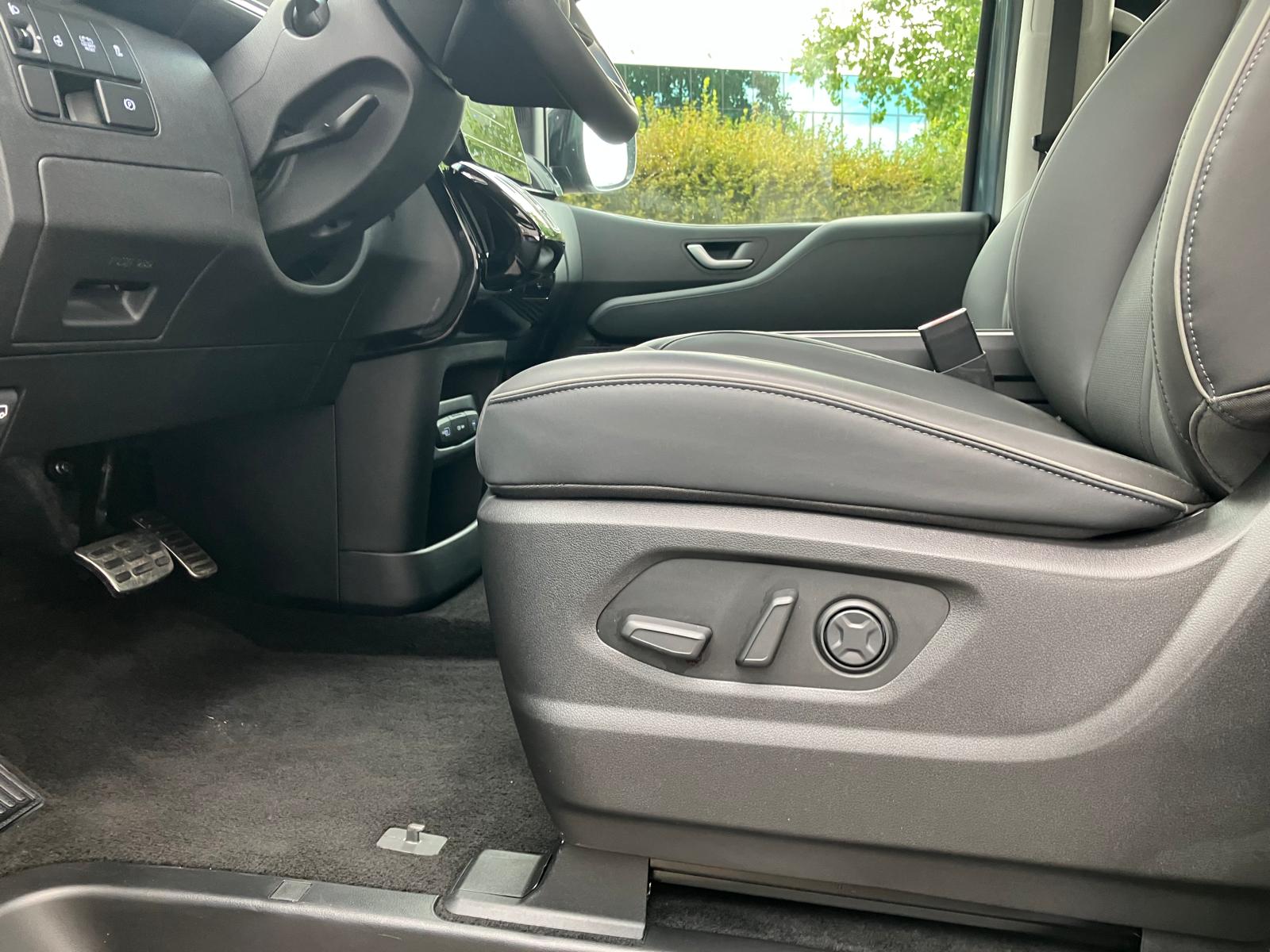 HYUNDAI Staria Premium 1.6 T-GDi HEV Vertex A-image-12