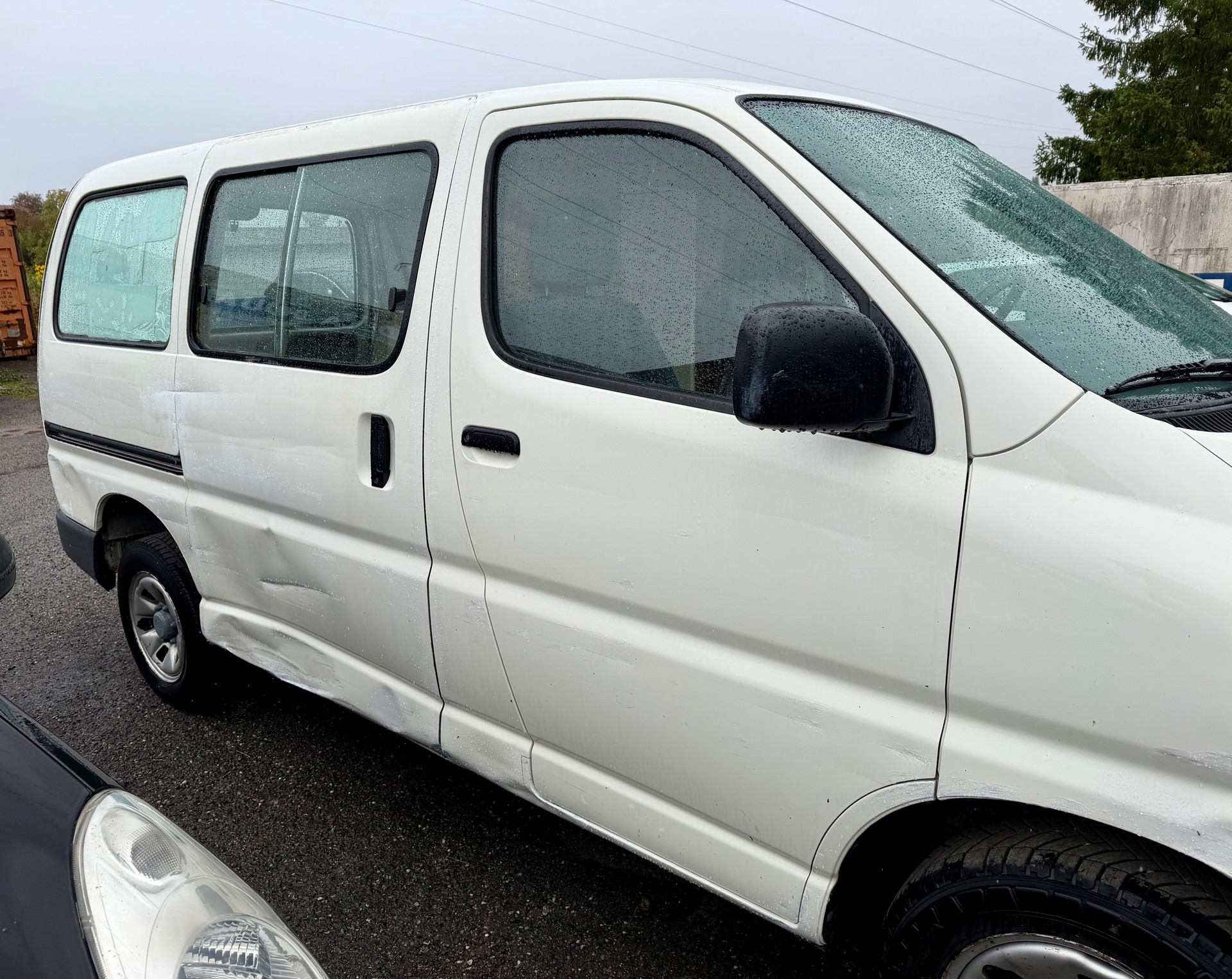 TOYOTA HI-ACE-image-2