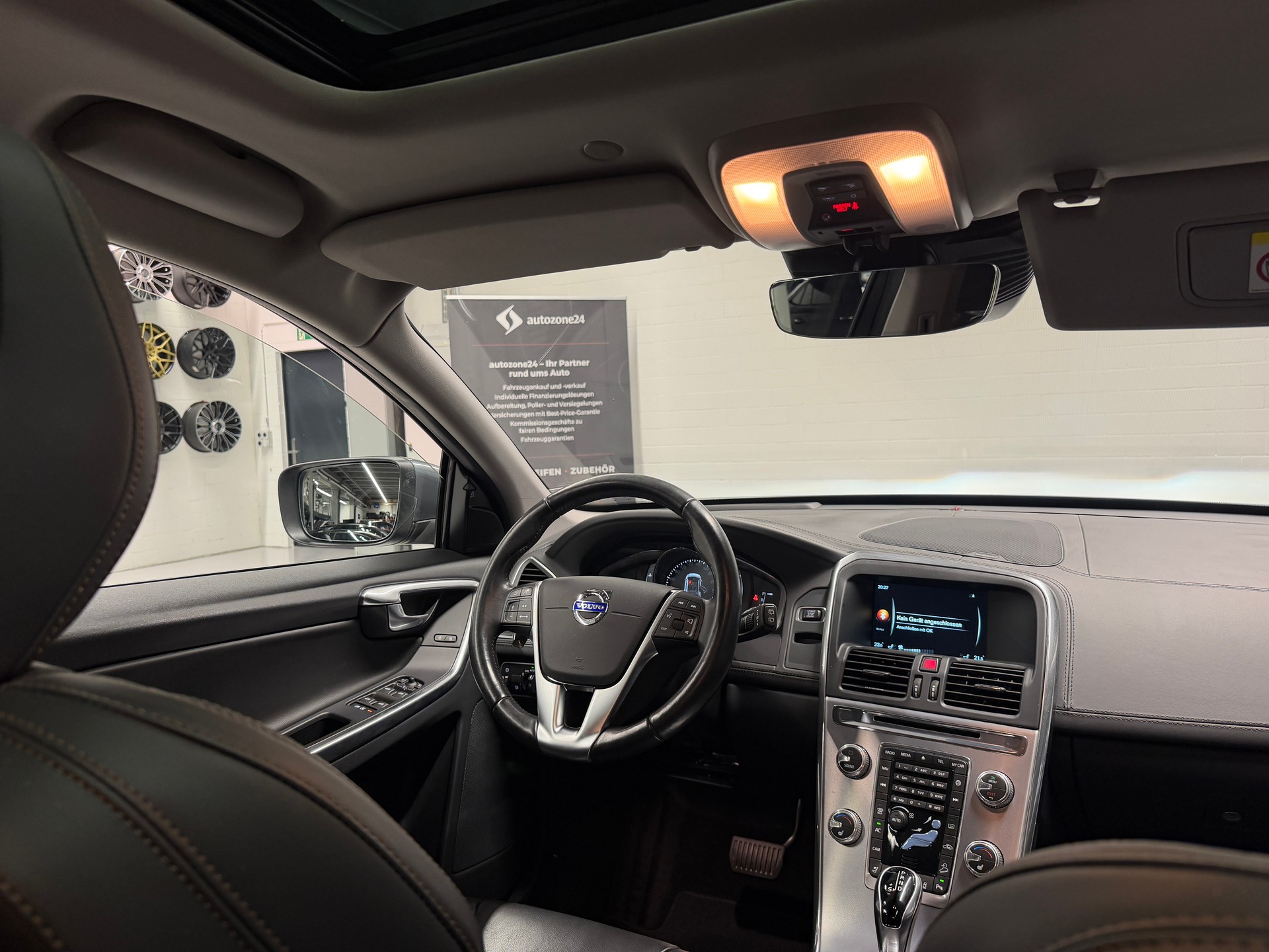 VOLVO XC60 2.4 D5 Summum AWD S/S *CH-Auto*Gratis Service*Garantie*Lückenlose Servicehistorie*-image-11