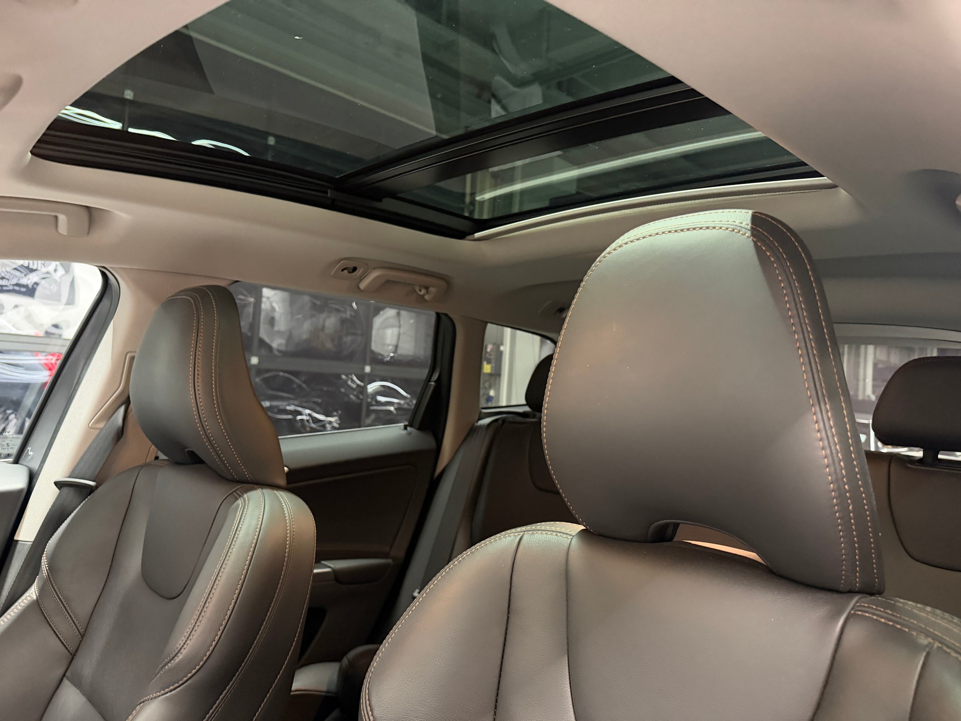 VOLVO XC60 2.4 D5 Summum AWD S/S *CH-Auto*Gratis Service*Garantie*Lückenlose Servicehistorie*-image-13