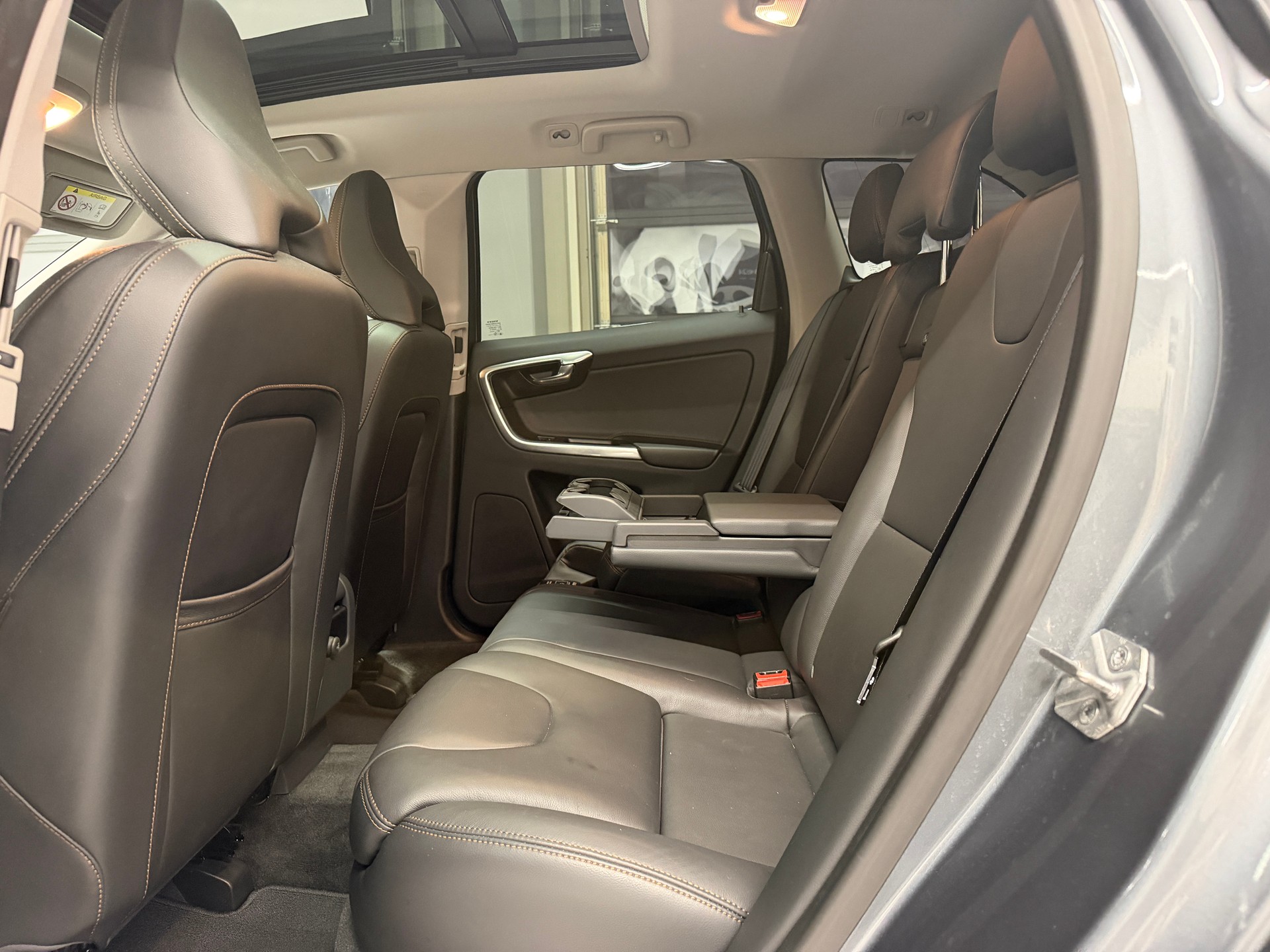 VOLVO XC60 2.4 D5 Summum AWD S/S *CH-Auto*Gratis Service*Garantie*Lückenlose Servicehistorie*-image-15