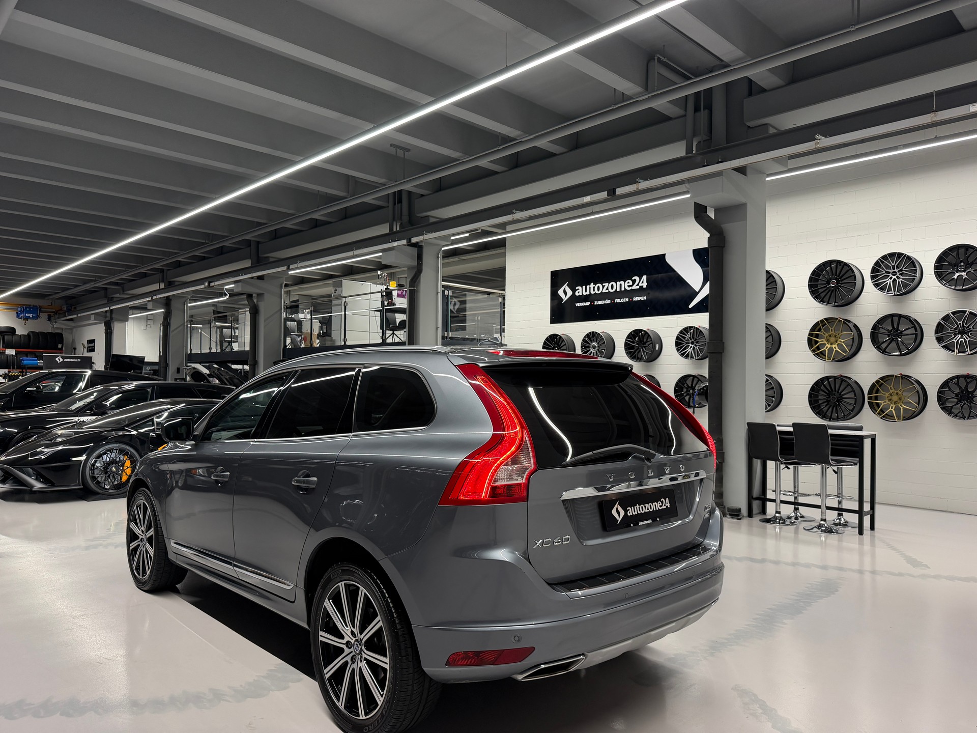 VOLVO XC60 2.4 D5 Summum AWD S/S *CH-Auto*Gratis Service*Garantie*Lückenlose Servicehistorie*-image-8