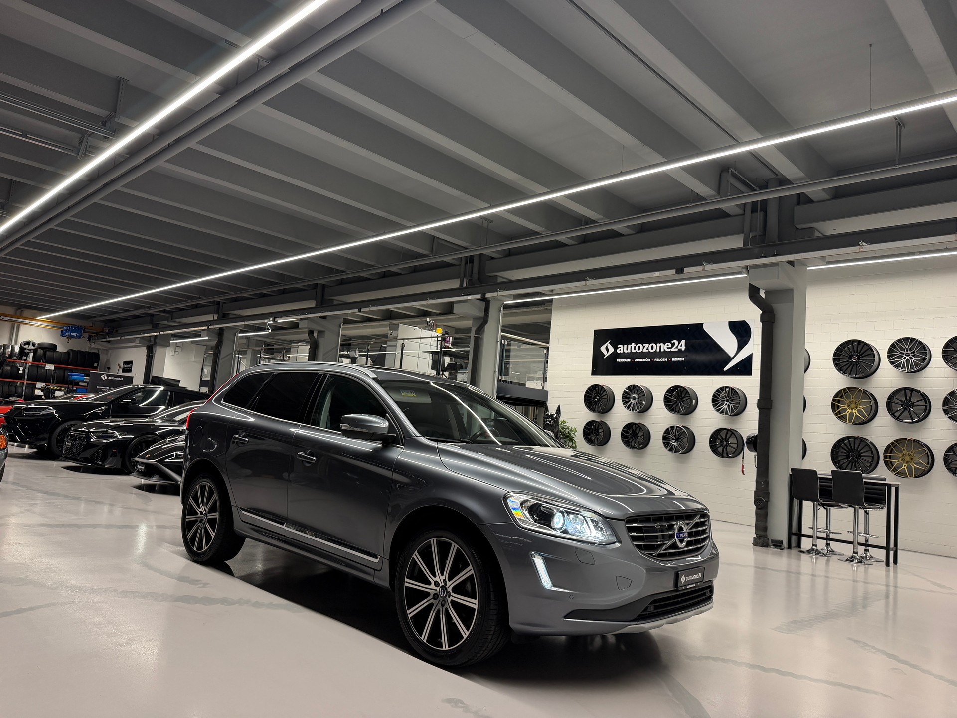 VOLVO XC60 2.4 D5 Summum AWD S/S *CH-Auto*Gratis Service*Garantie*Lückenlose Servicehistorie*-image-4