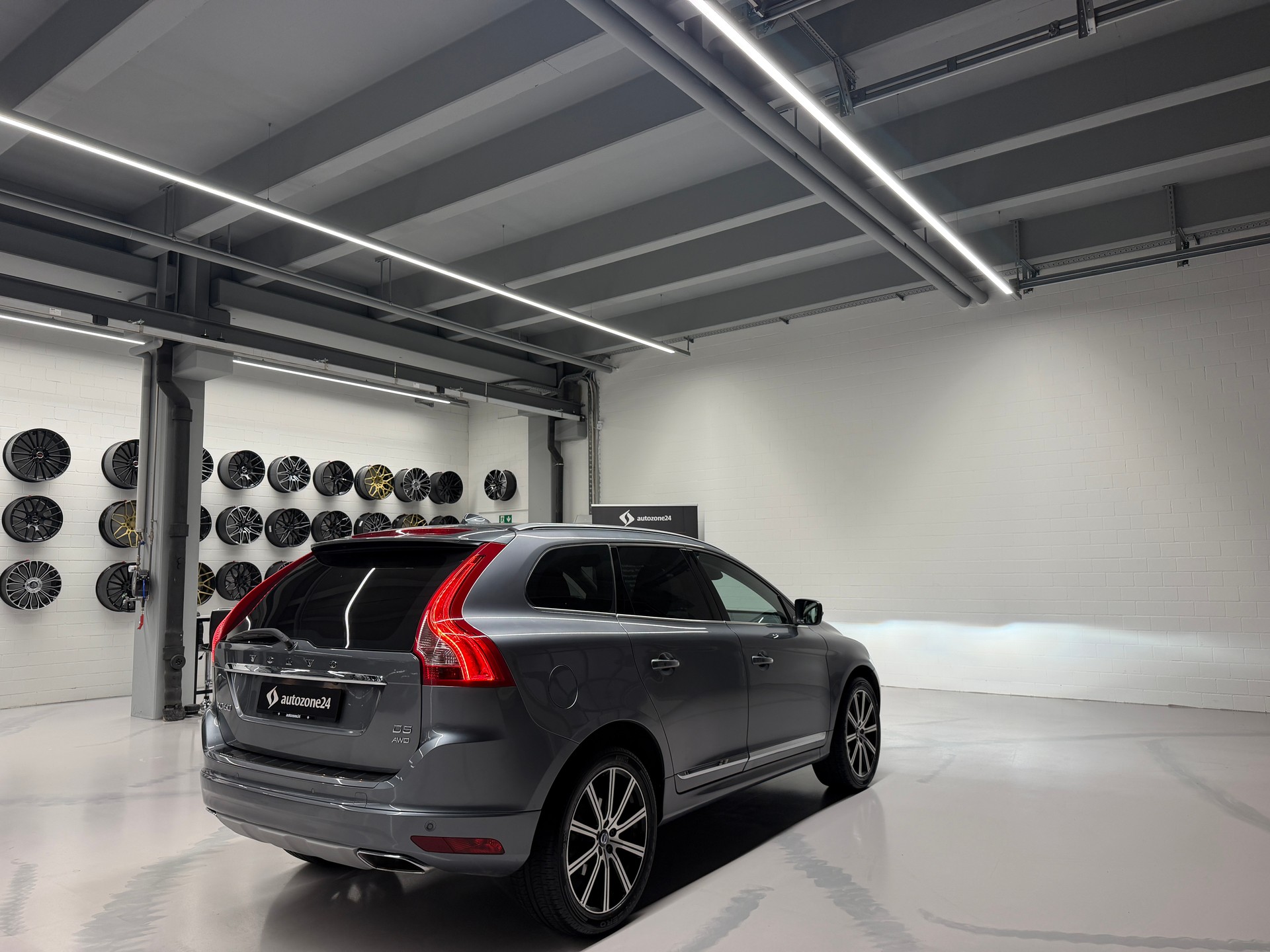 VOLVO XC60 2.4 D5 Summum AWD S/S *CH-Auto*Gratis Service*Garantie*Lückenlose Servicehistorie*-image-2