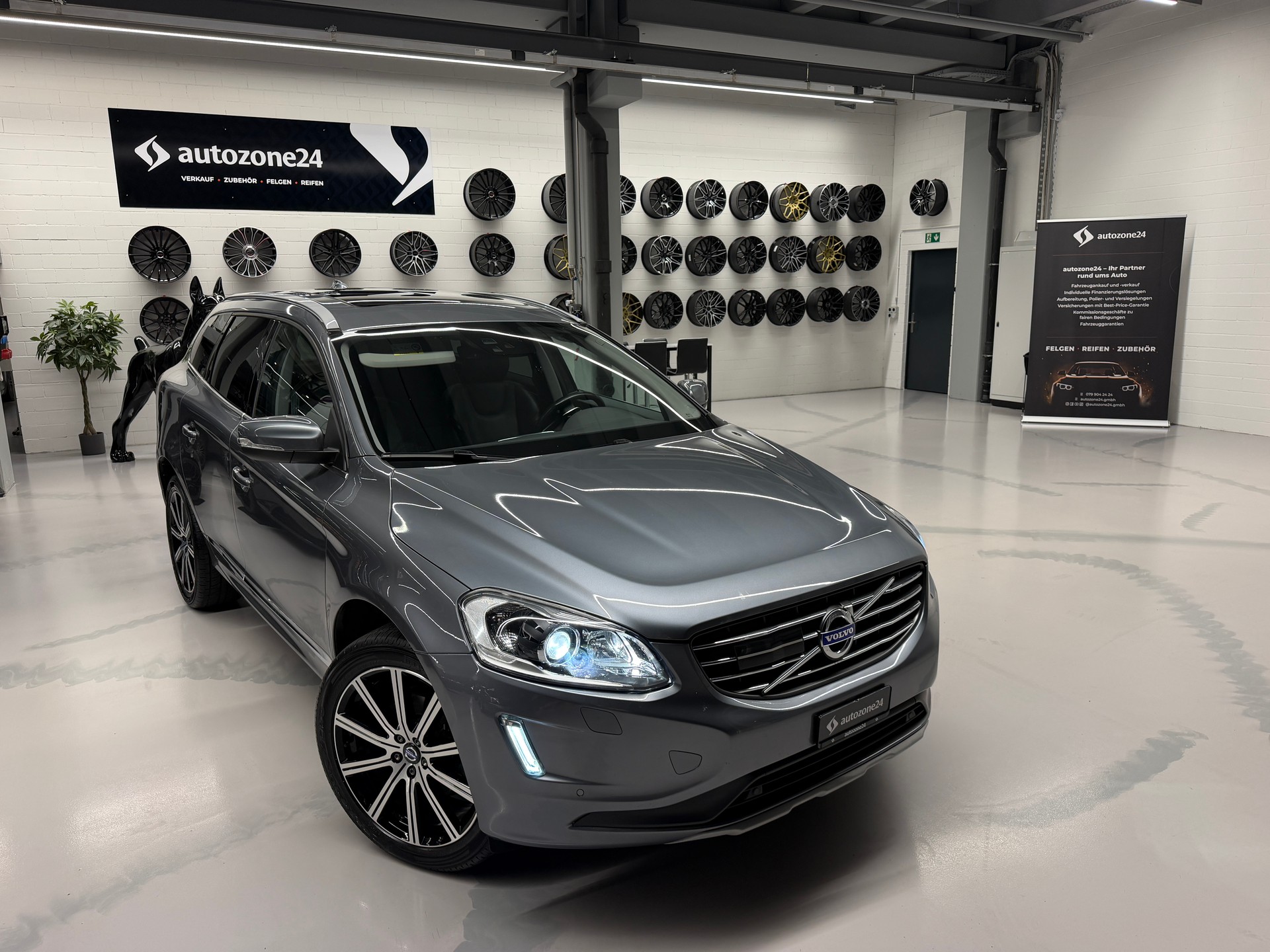 VOLVO XC60 2.4 D5 Summum AWD S/S *CH-Auto*Gratis Service*Garantie*Lückenlose Servicehistorie*-image-1